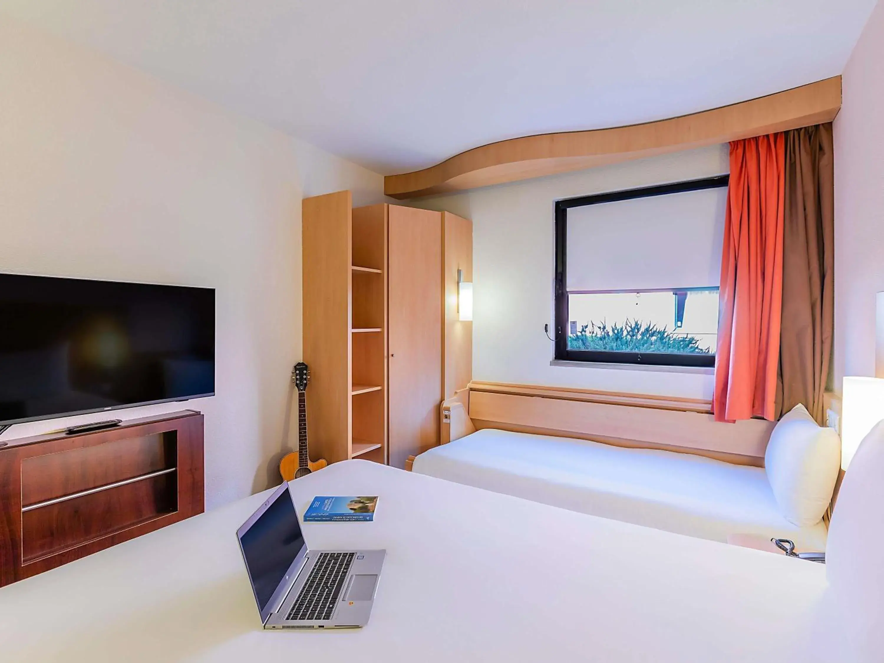 Bedroom, Bed in Hotel Ibis Lisboa Sintra Bedroom, Bed in Hotel Ibis Lisboa Sintra