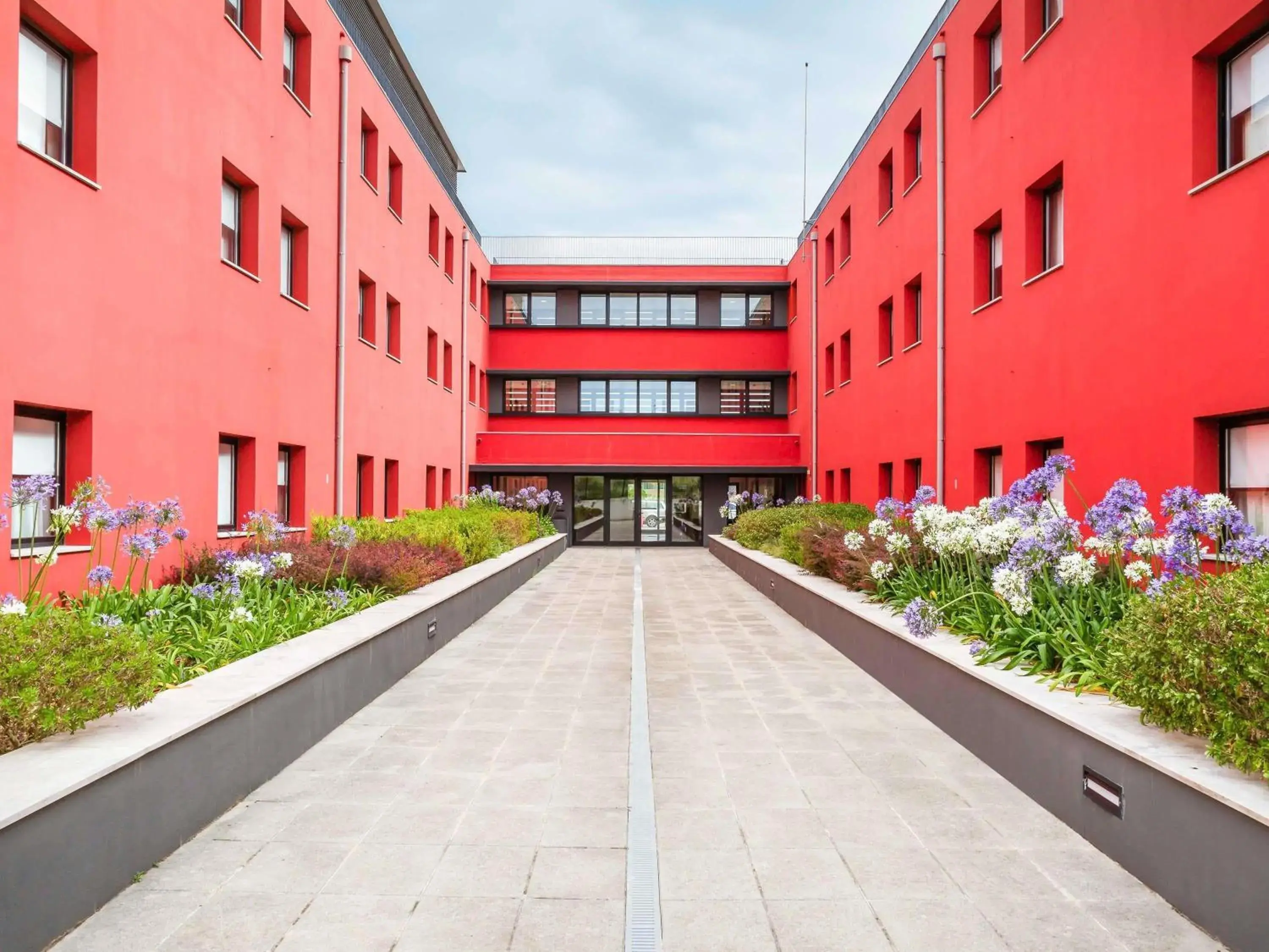 Property building in Hotel Ibis Lisboa Sintra Property building in Hotel Ibis Lisboa Sintra