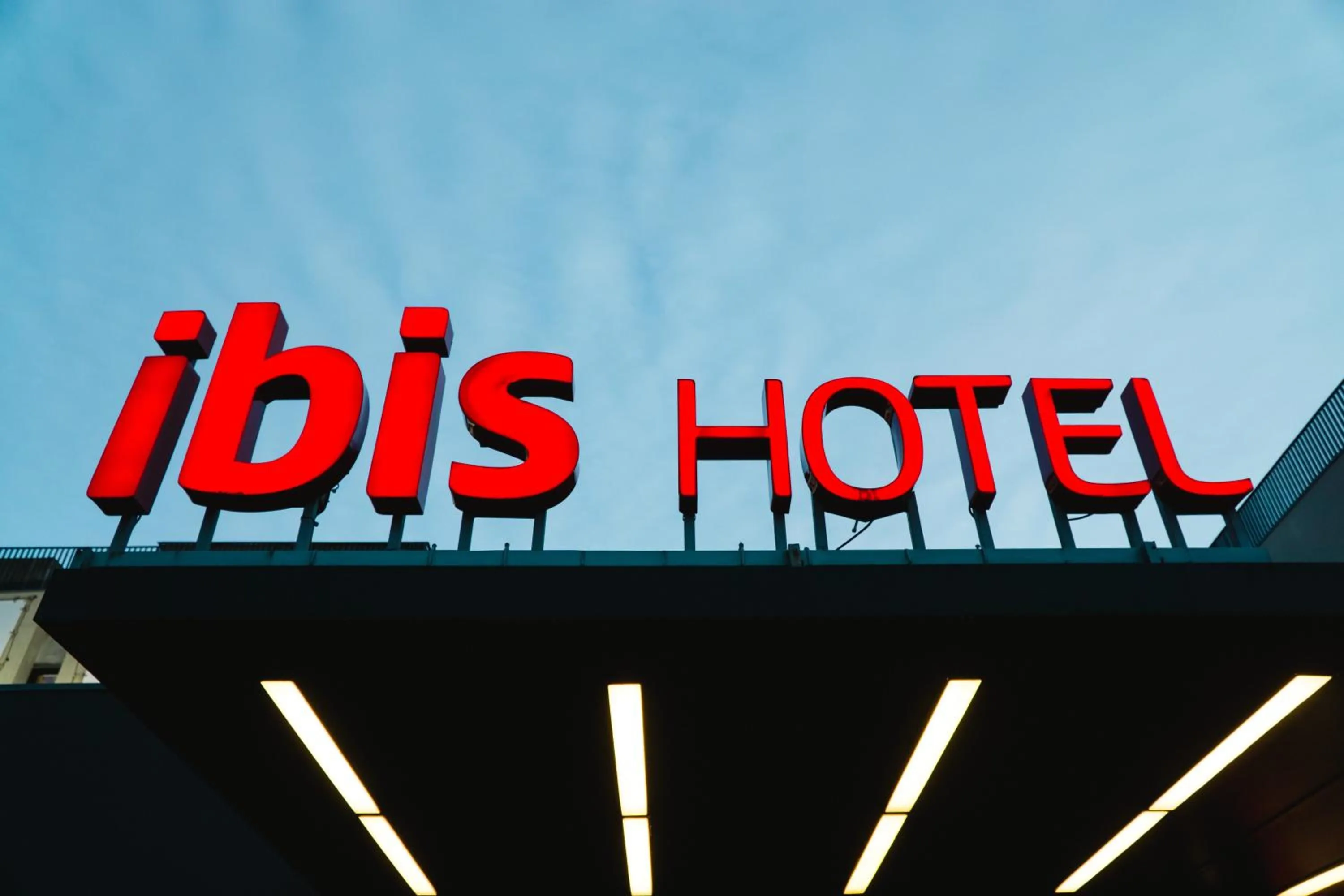 Facade/entrance in Hotel Ibis Lisboa Sintra