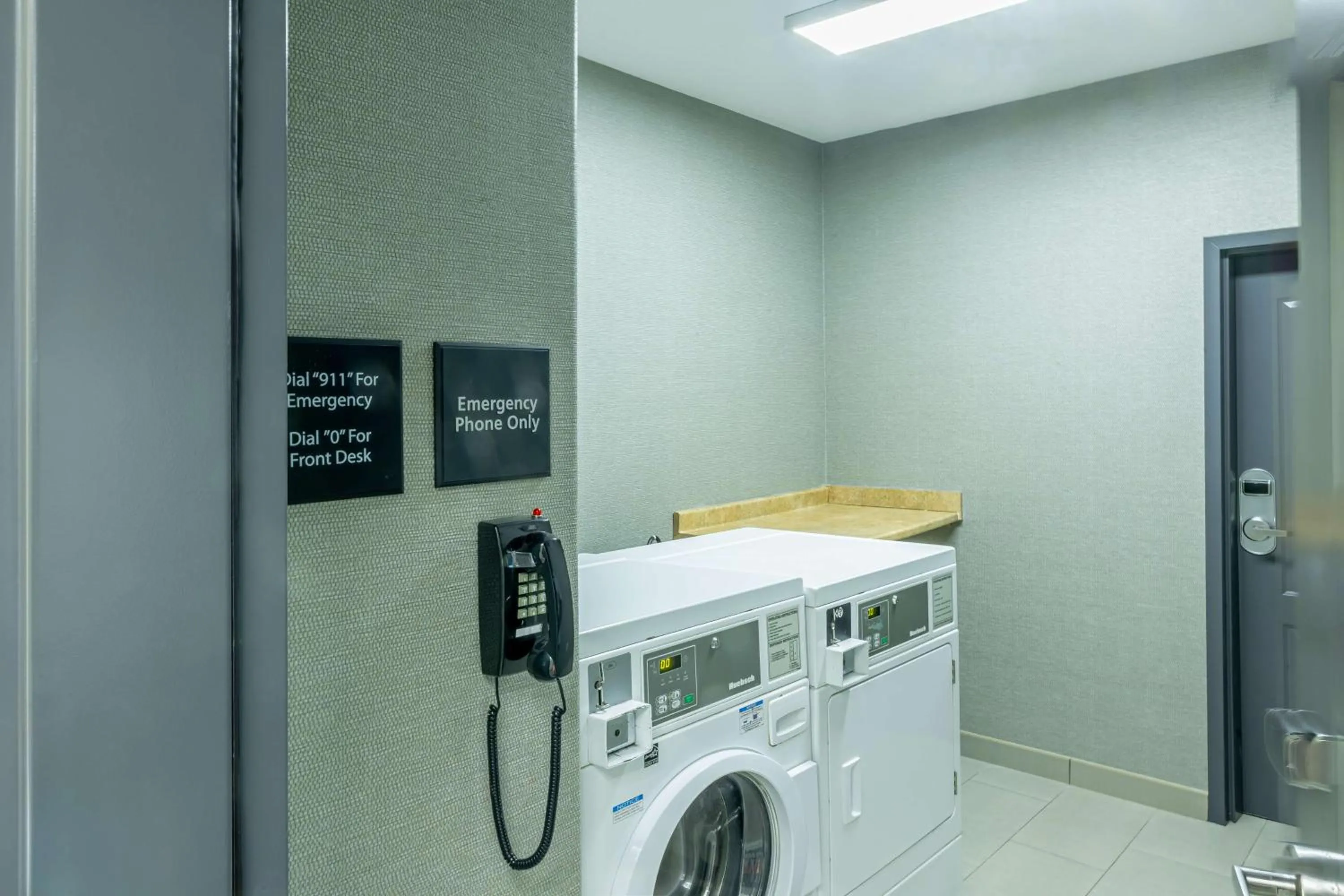 Property building in Hampton Inn & Suites Cleburne