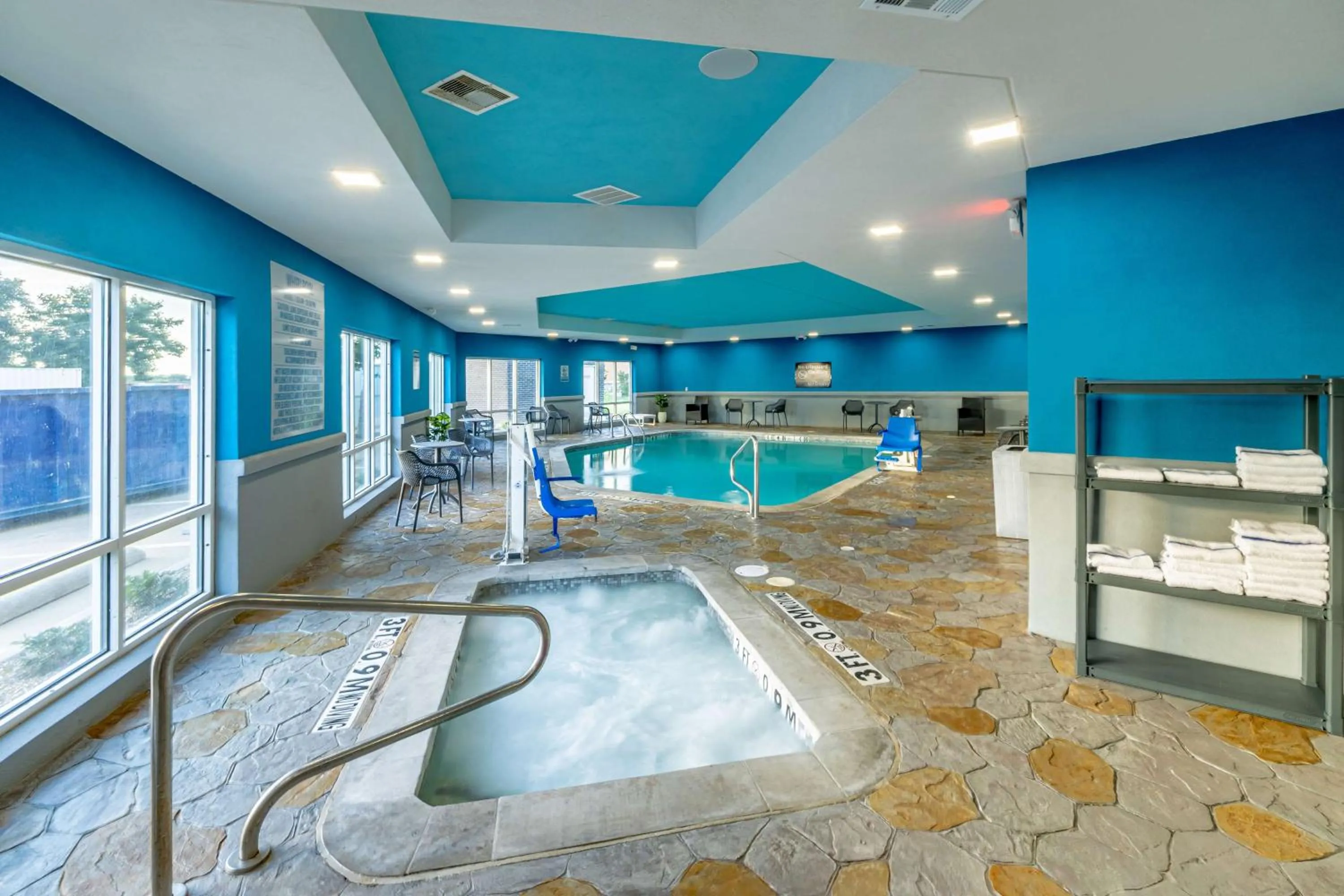 Hot Tub in Hampton Inn & Suites Cleburne