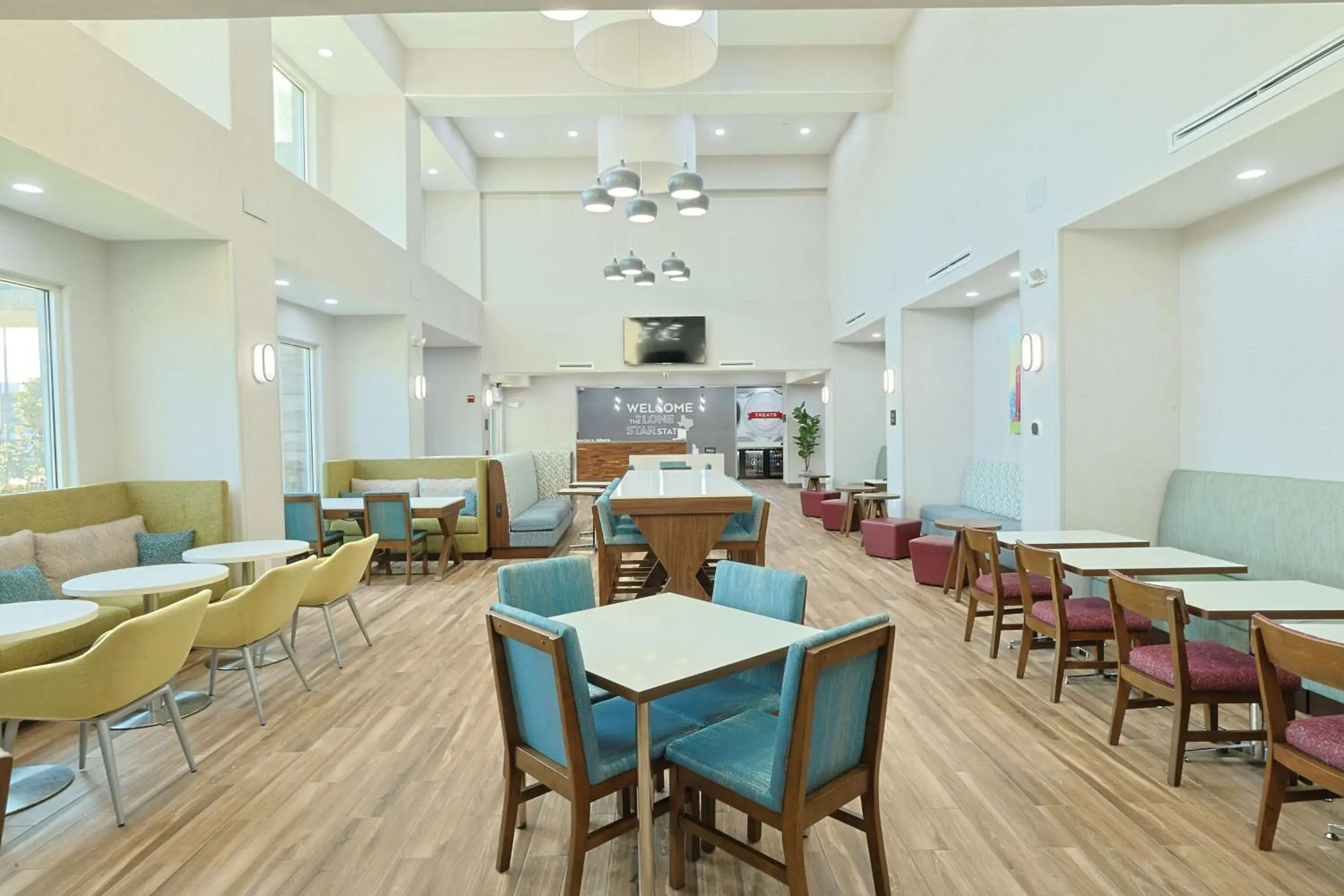 Breakfast in Hampton Inn & Suites Cleburne Breakfast in Hampton Inn & Suites Cleburne