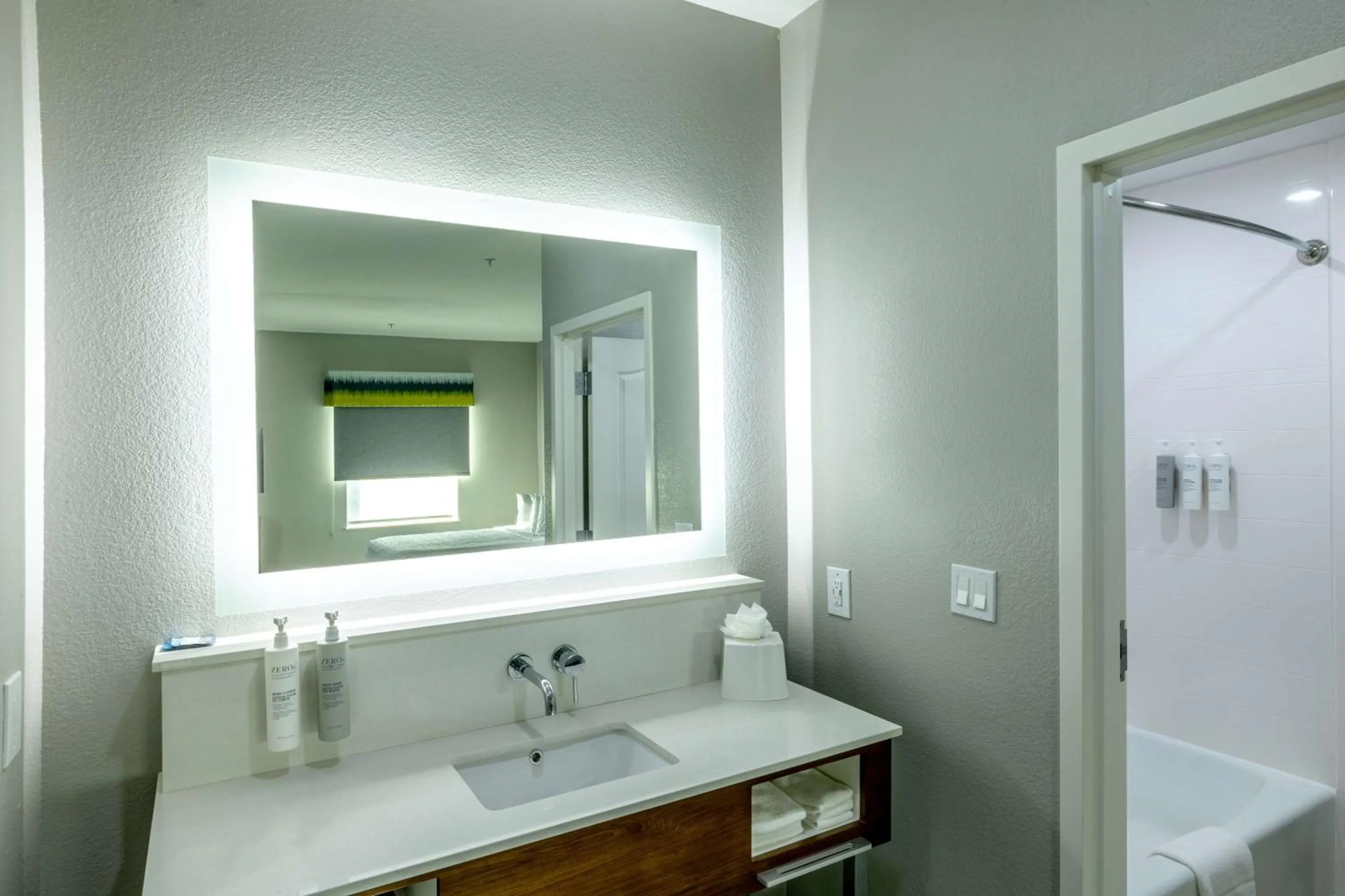Bathroom in Hampton Inn & Suites Cleburne
