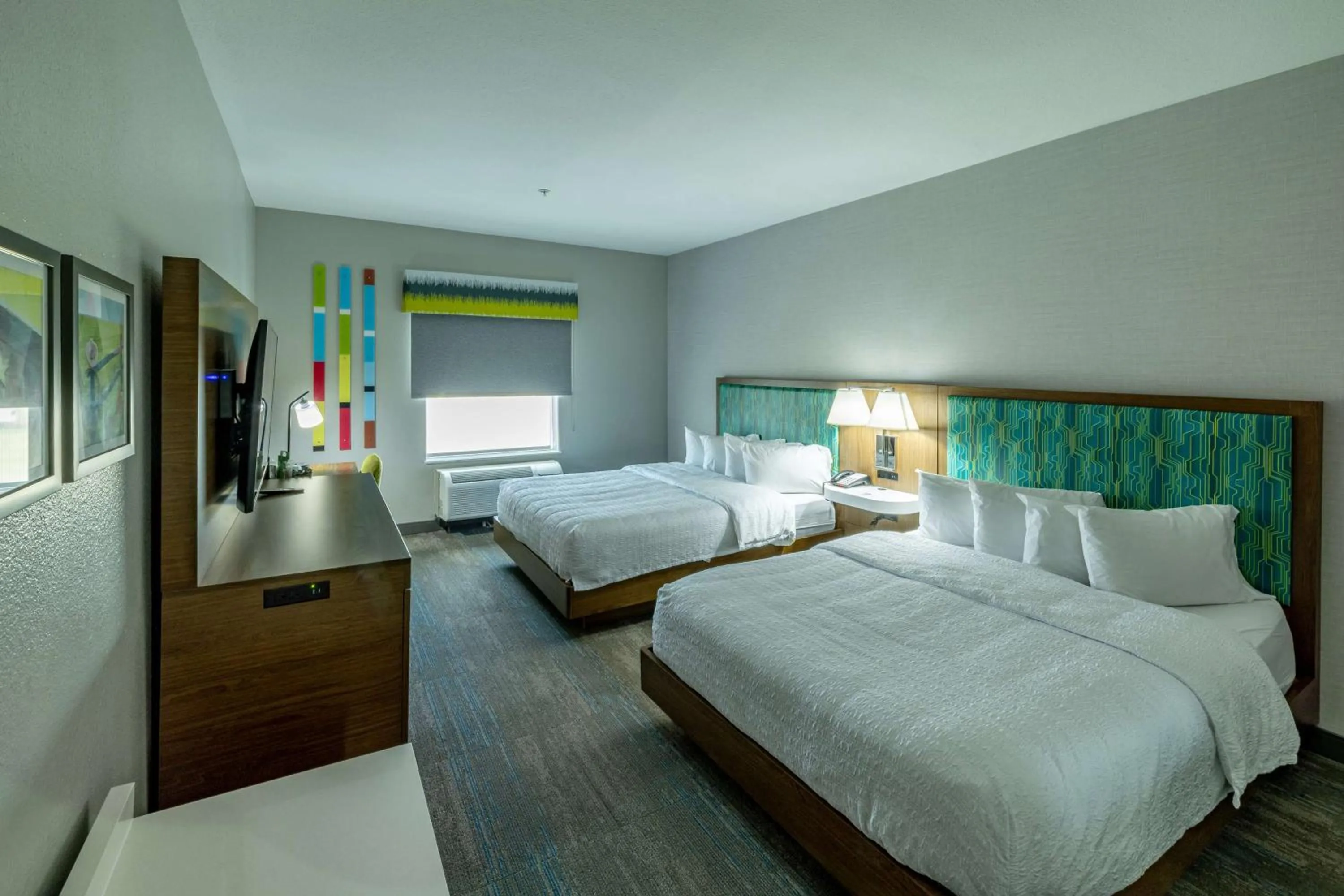 Bed in Hampton Inn & Suites Cleburne