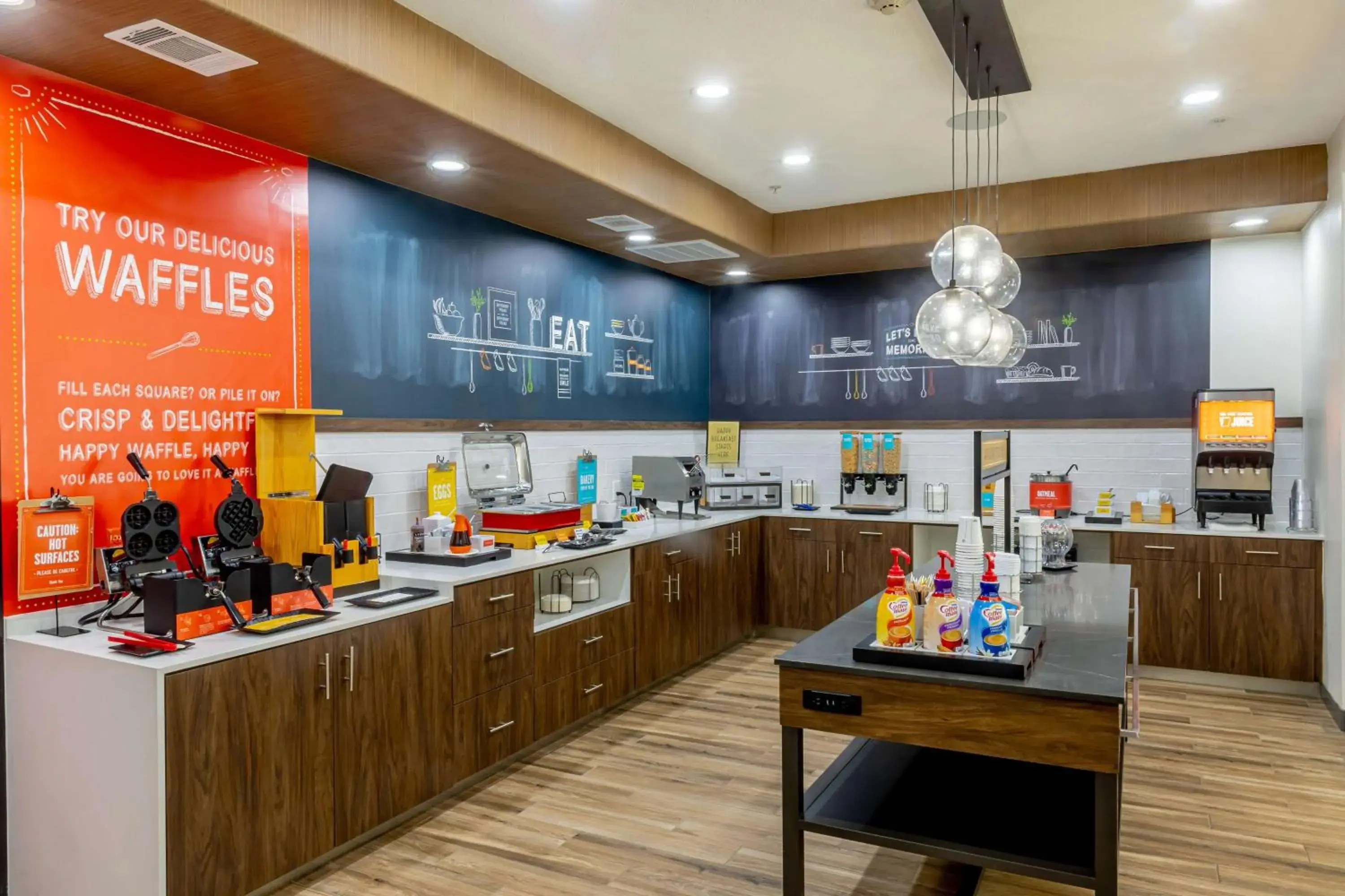 Breakfast in Hampton Inn & Suites Cleburne Breakfast in Hampton Inn & Suites Cleburne