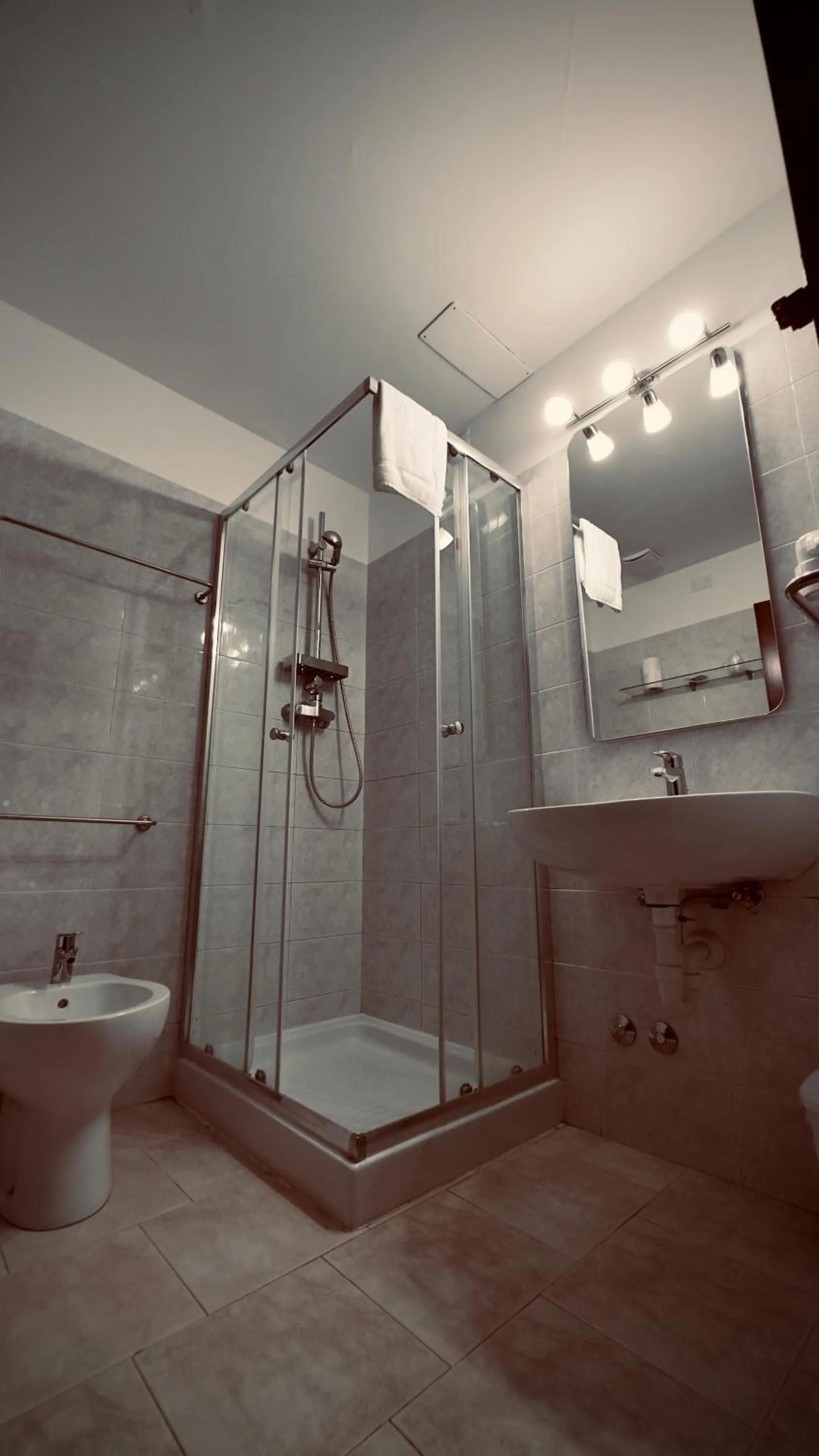 Bathroom in Hotel Roma