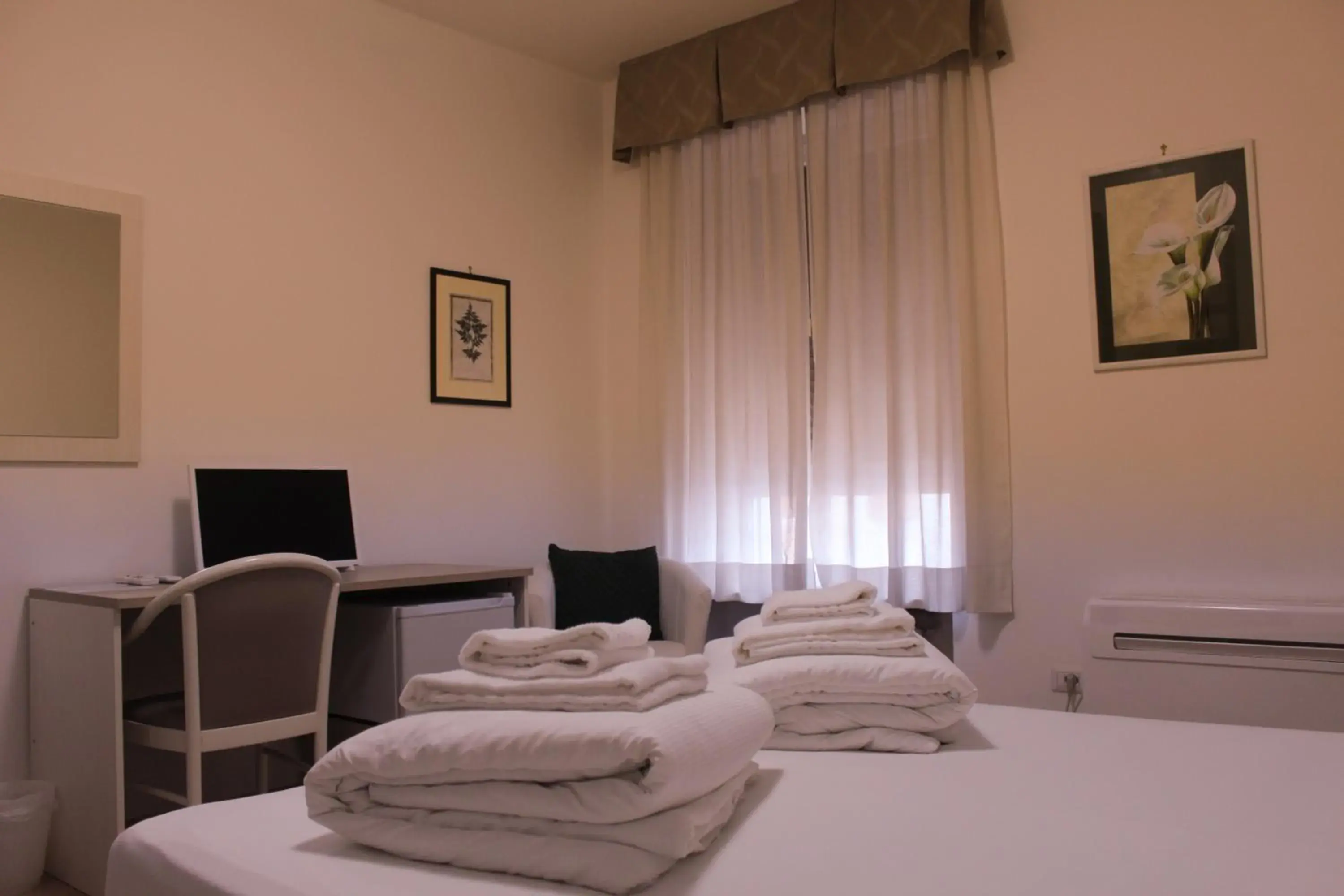 Deluxe Double Room - single occupancy in Hotel Roma Deluxe Double Room - single occupancy in Hotel Roma