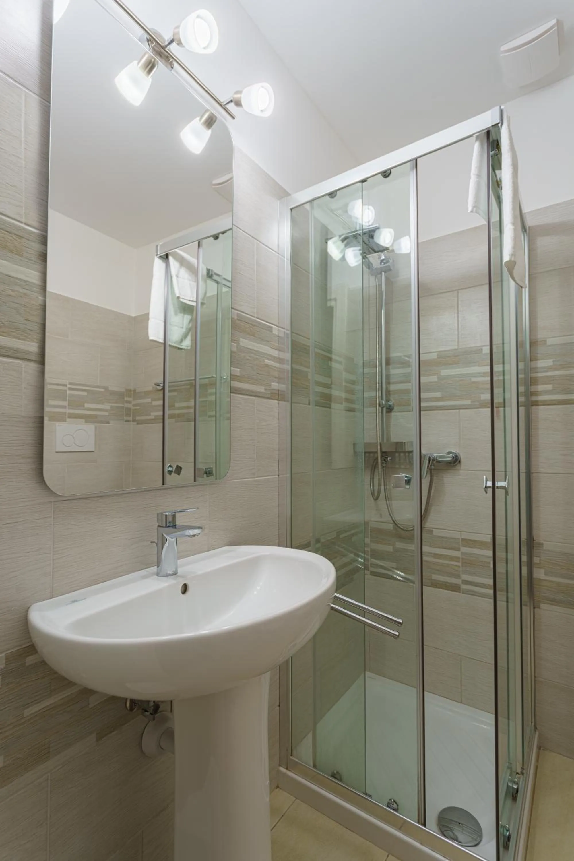 Shower in Hotel Roma