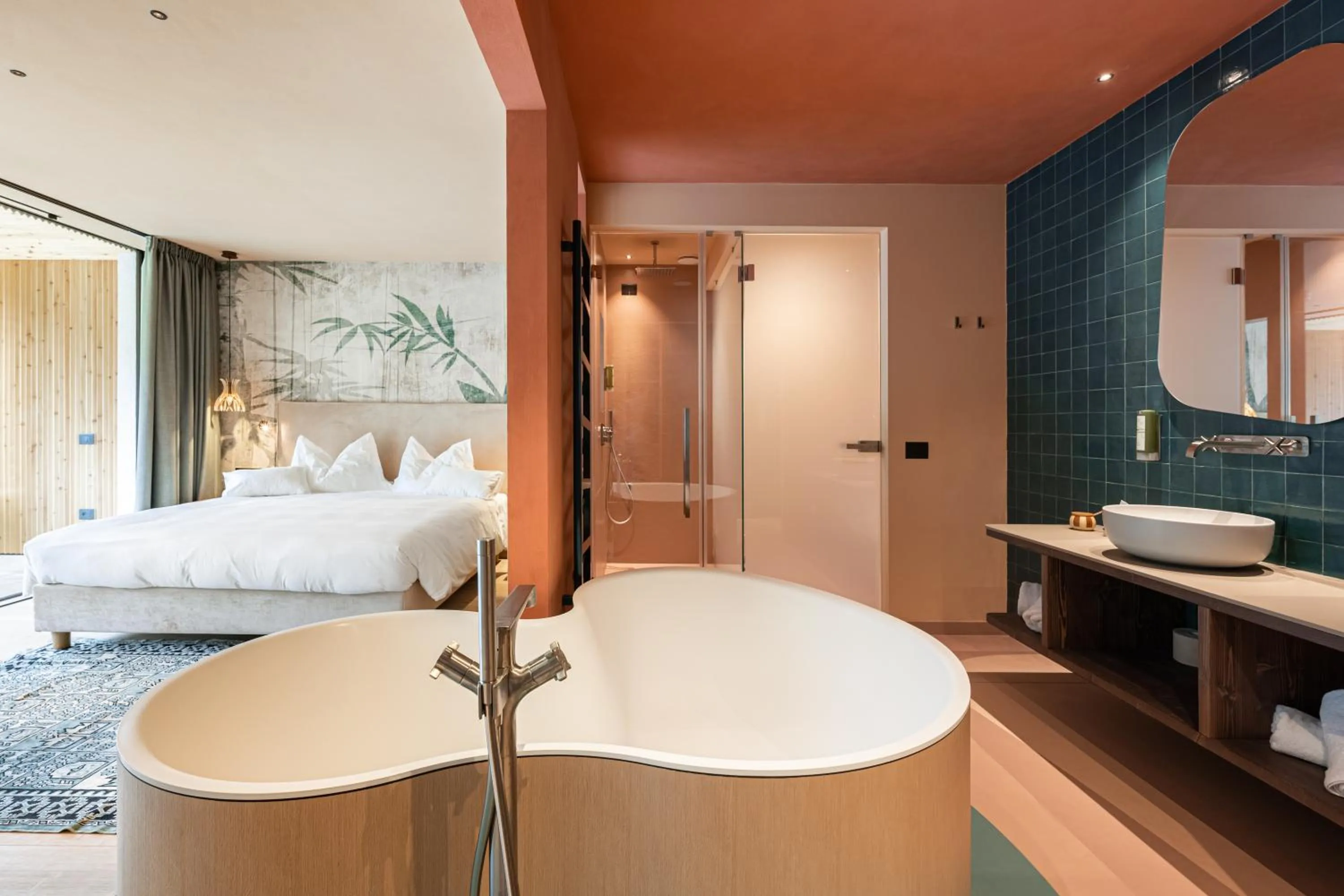 Bath, Bed in Latemar - Hotel Suites Spa