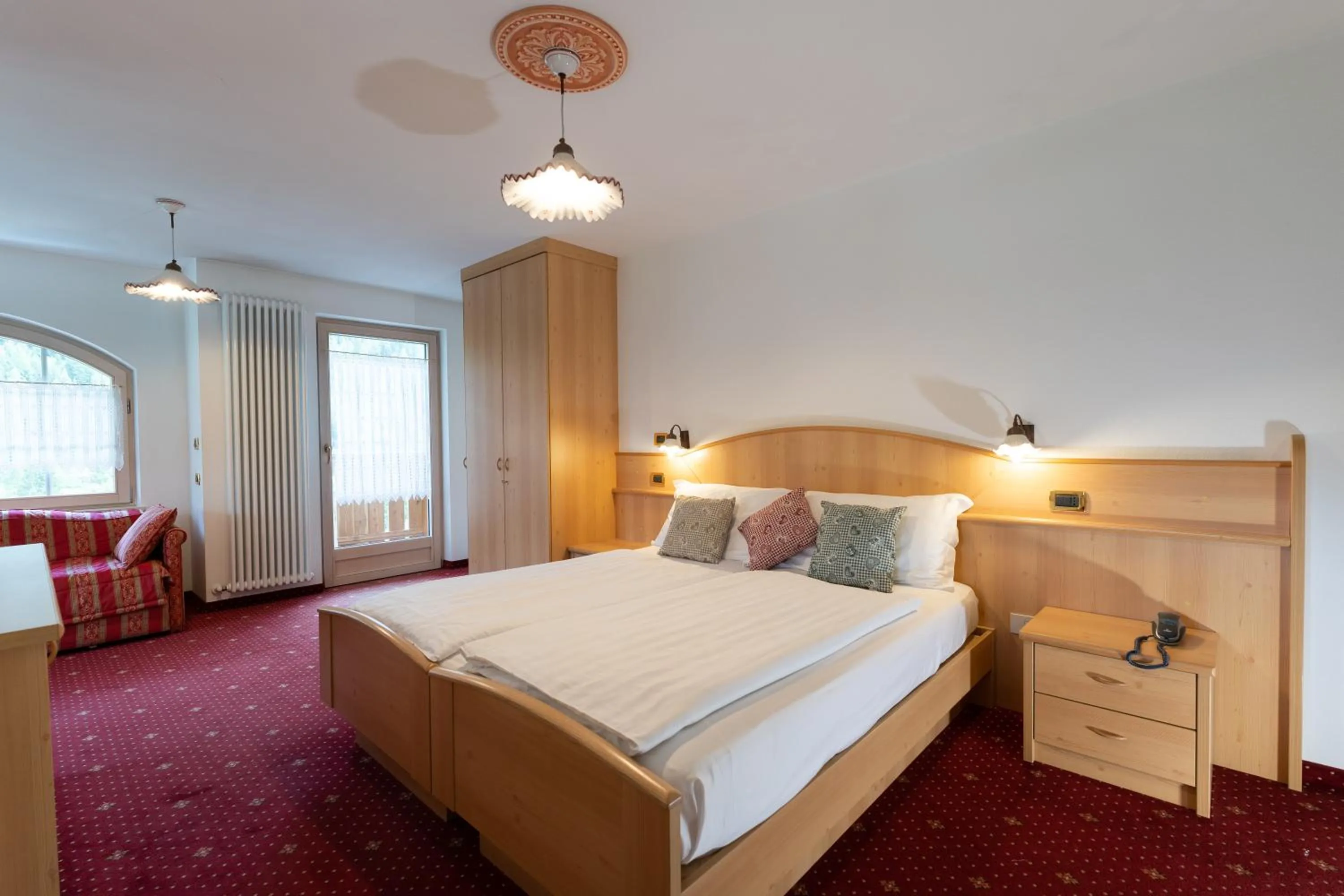 Photo of the whole room, Bed in Latemar - Hotel Suites Spa