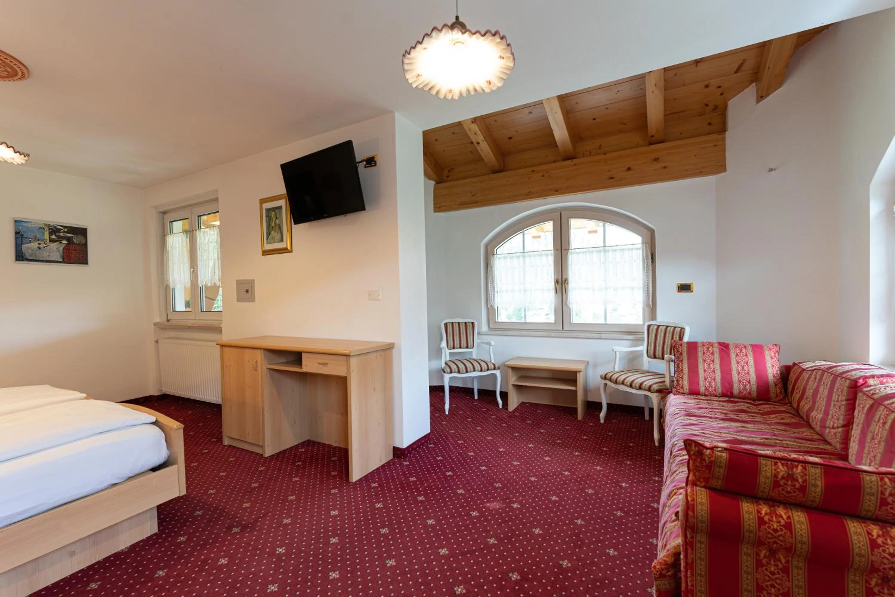 Photo of the whole room, Bed in Latemar - Hotel Suites Spa