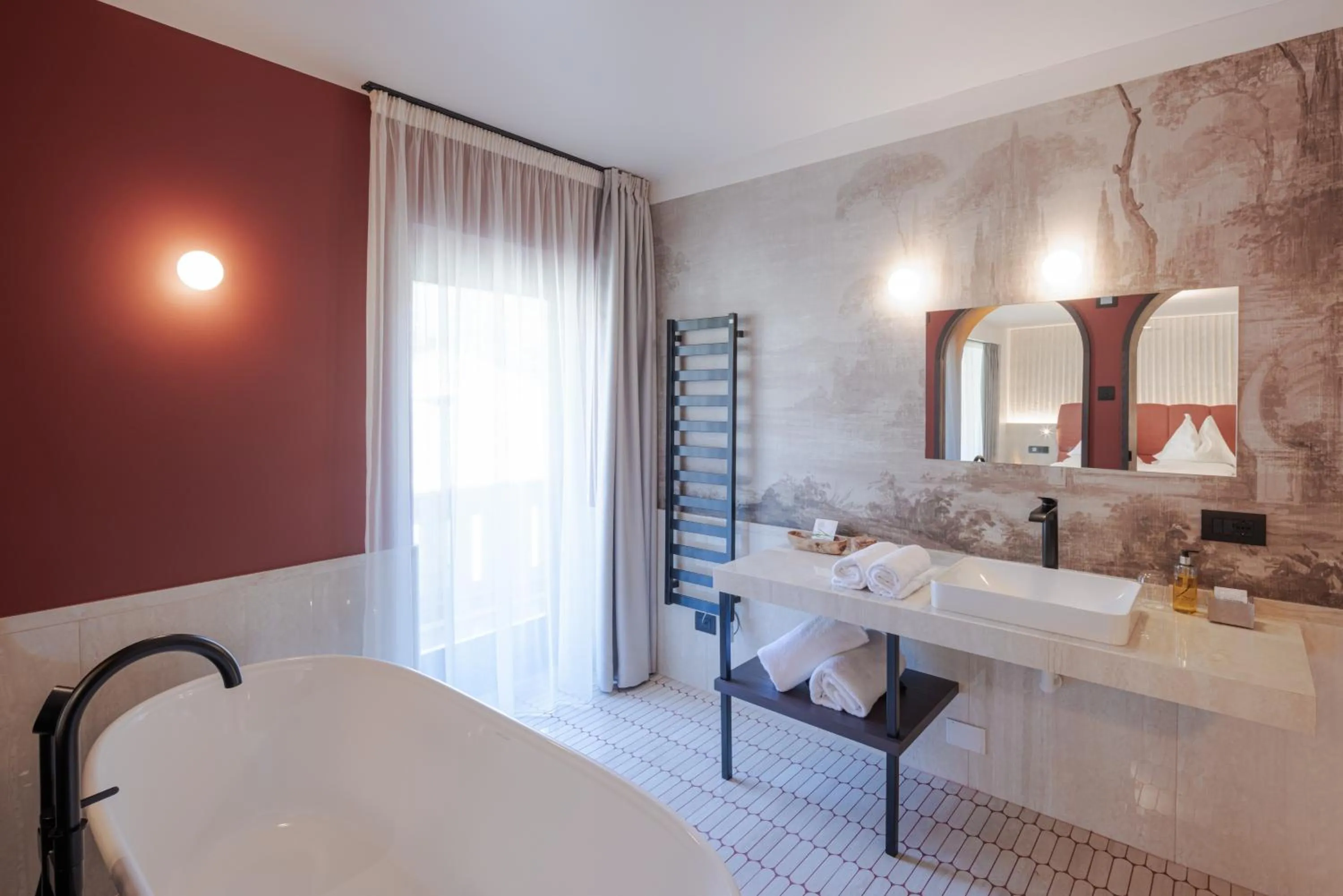 Bathroom, Bed in Latemar - Hotel Suites Spa