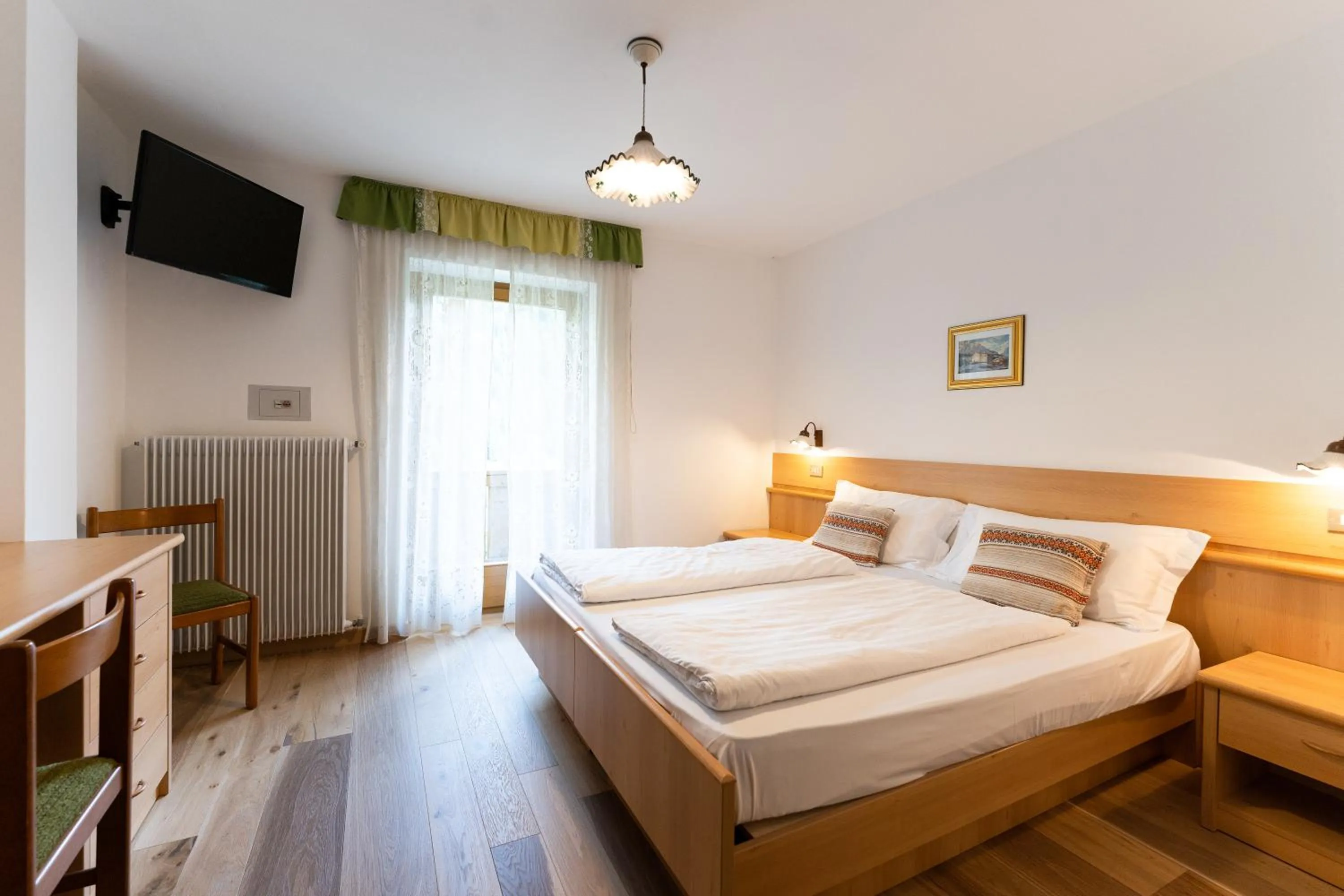 Photo of the whole room, Bed in Latemar - Hotel Suites Spa