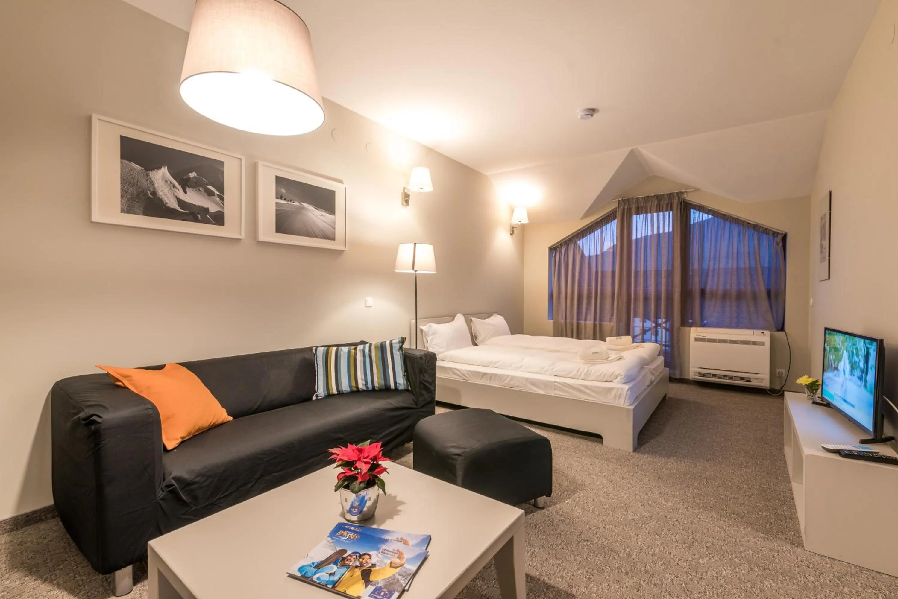 Photo of the whole room, Bed in White Lavina - Ski, Bike, Hike