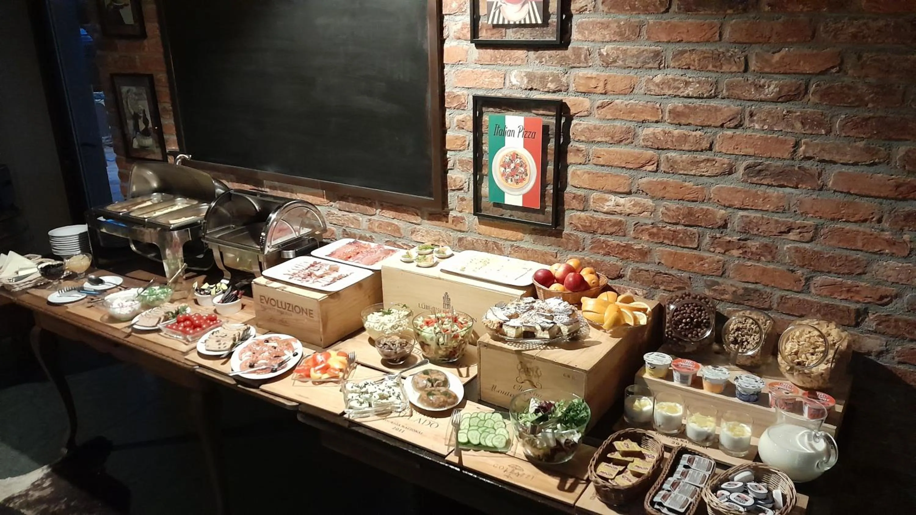 Buffet breakfast in Willa Pastel