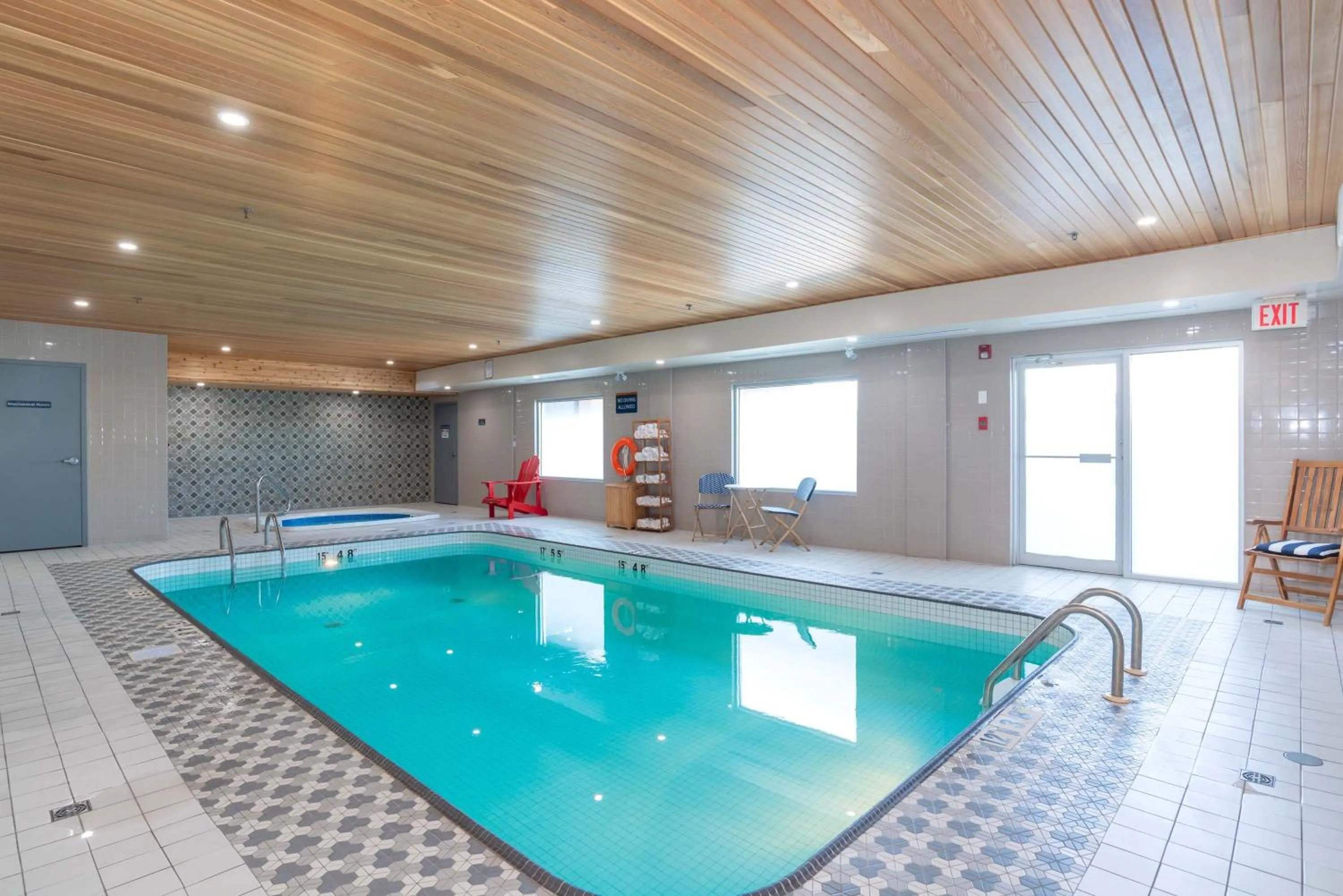 Swimming pool in Sandman Hotel Saskatoon