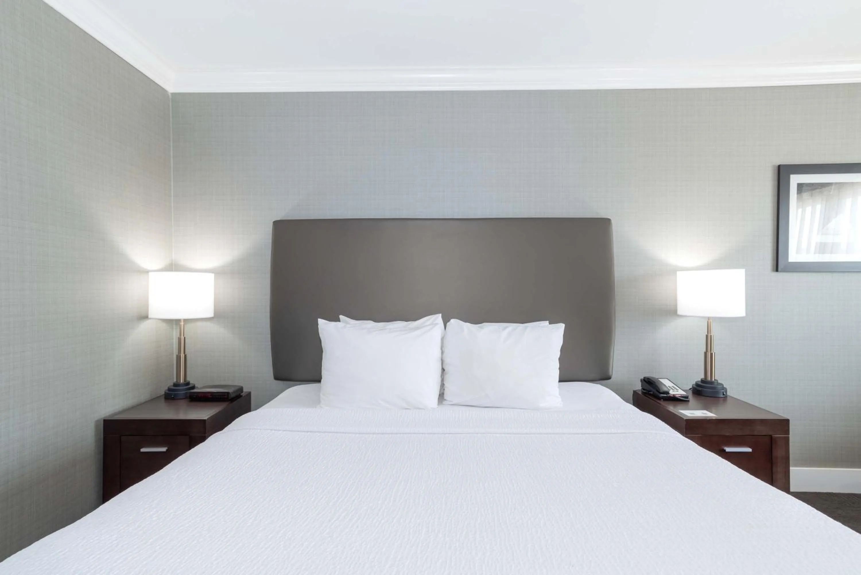 Photo of the whole room, Bed in Sandman Hotel Saskatoon