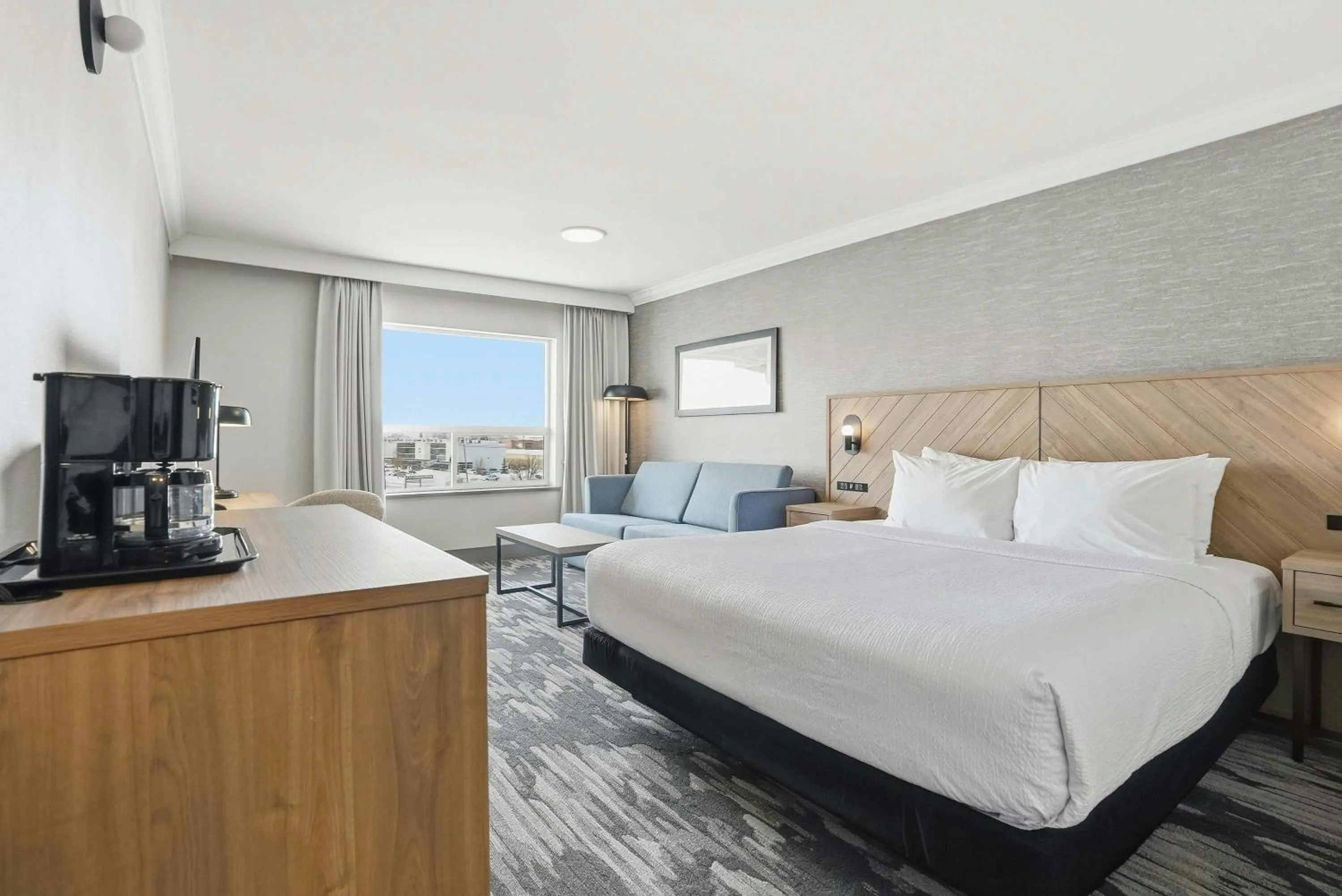 Photo of the whole room, Bed in Sandman Hotel Saskatoon