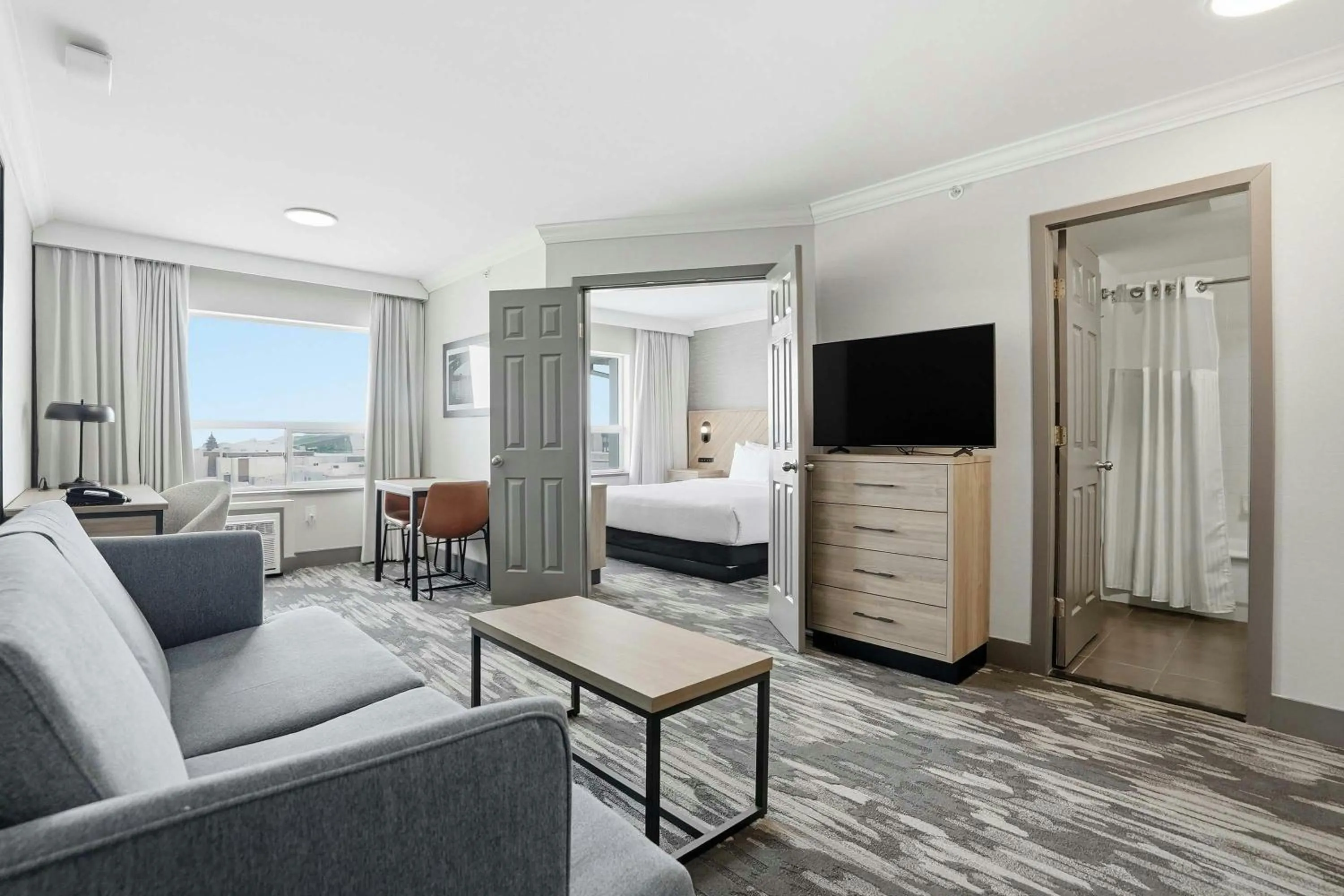 Photo of the whole room, Bed in Sandman Hotel Saskatoon