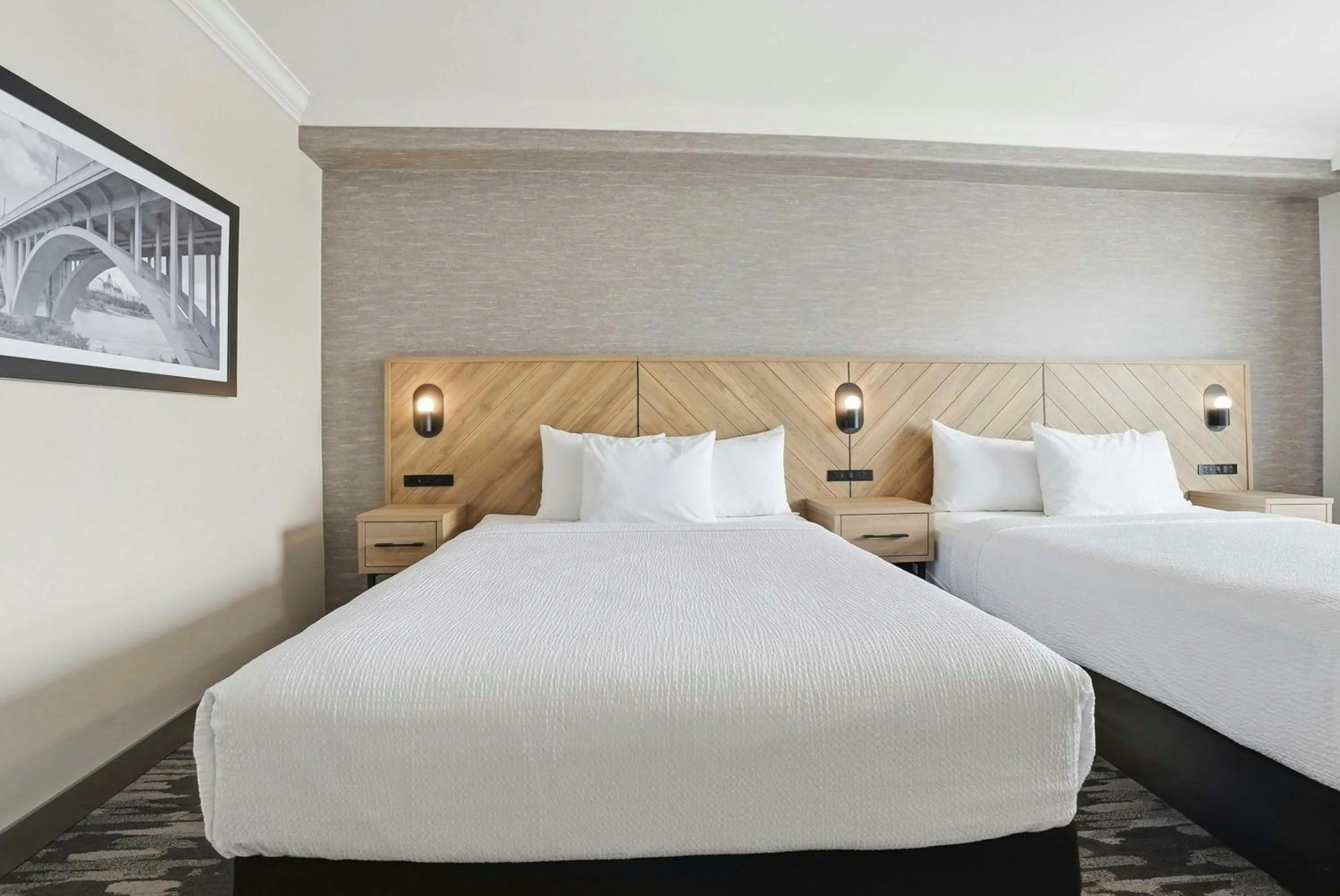 Photo of the whole room, Bed in Sandman Hotel Saskatoon