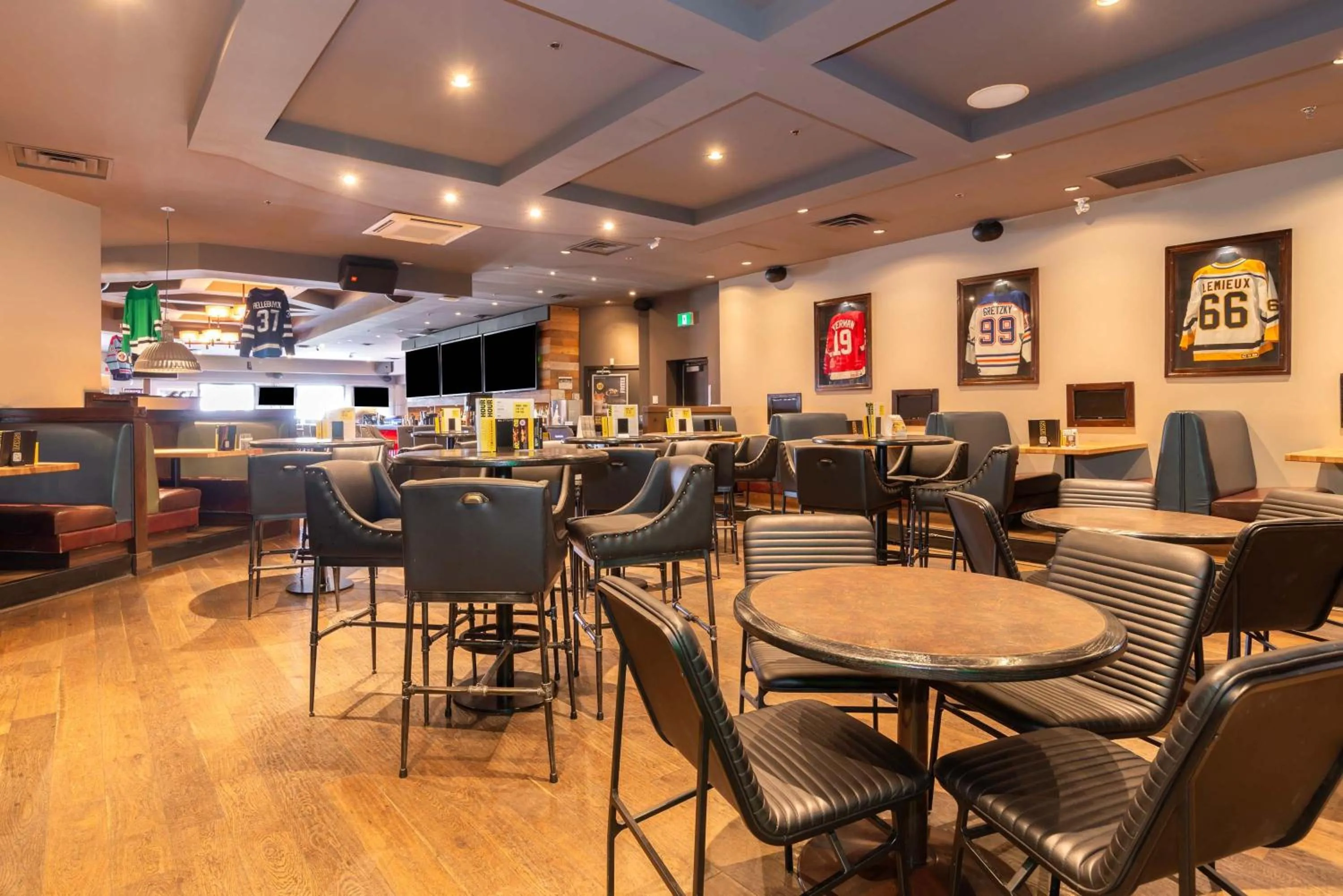 Restaurant/places to eat in Sandman Hotel Saskatoon