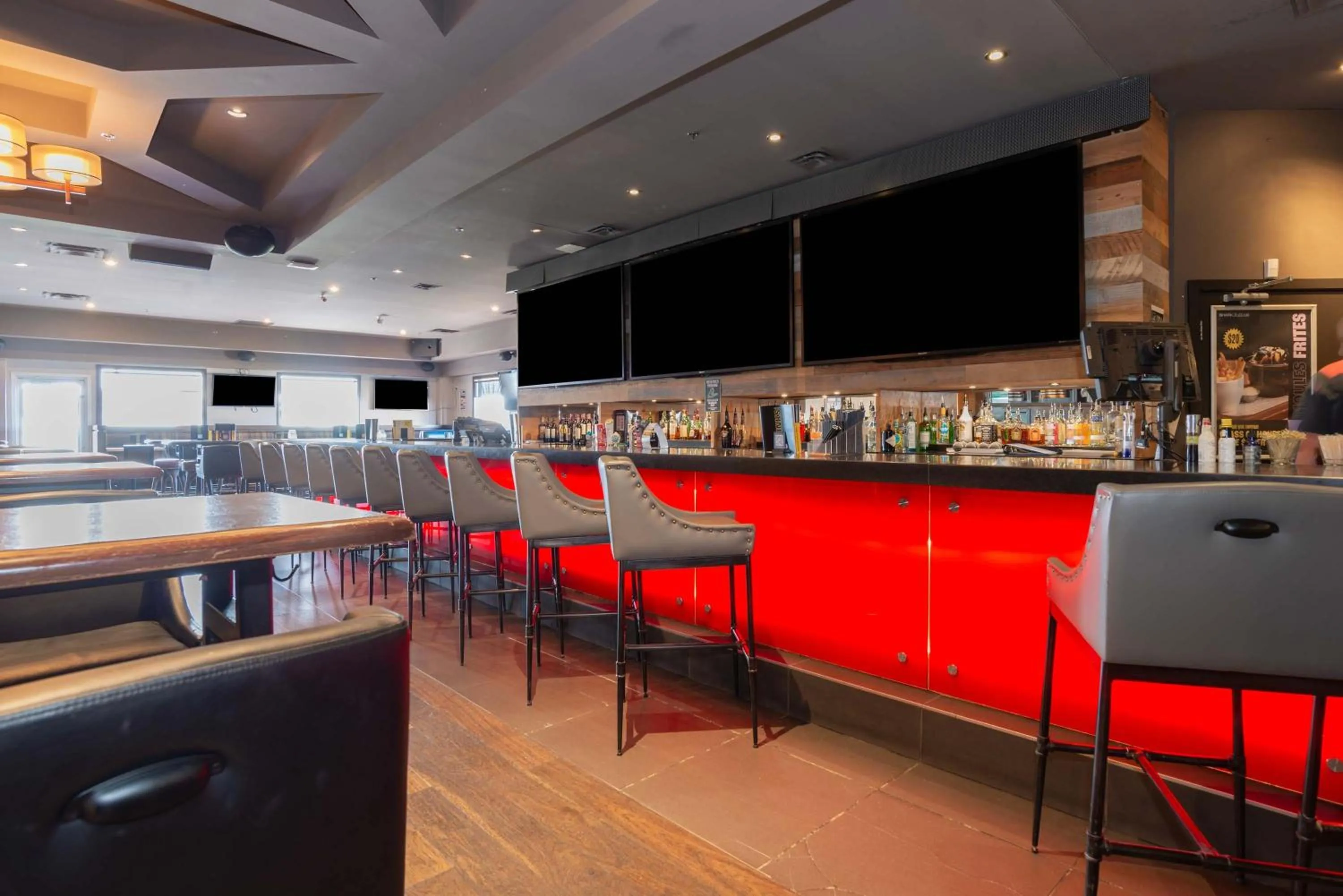 Restaurant/places to eat in Sandman Hotel Saskatoon