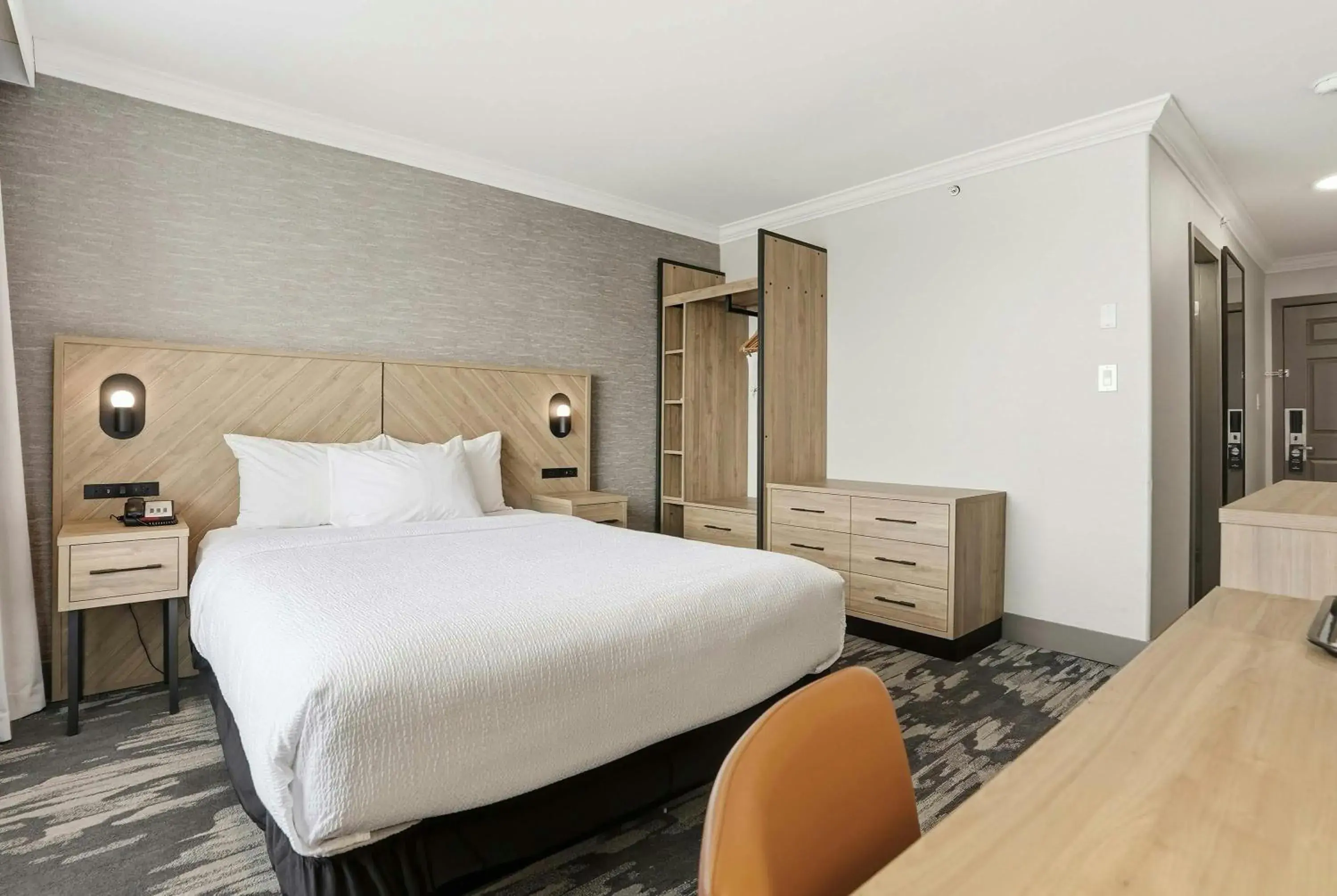 Photo of the whole room, Bed in Sandman Hotel Saskatoon Photo of the whole room, Bed in Sandman Hotel Saskatoon