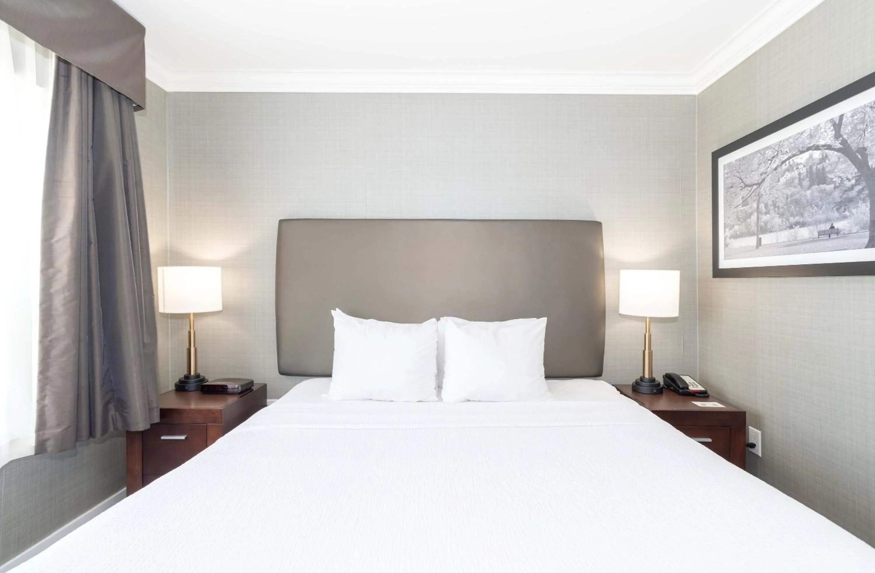 Photo of the whole room, Bed in Sandman Hotel Saskatoon