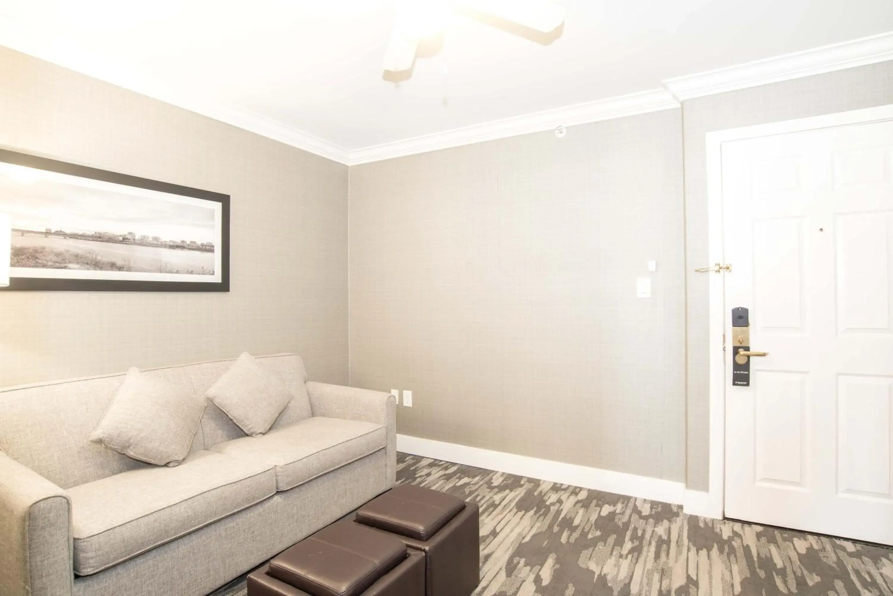 Living room in Sandman Hotel Saskatoon Living room in Sandman Hotel Saskatoon