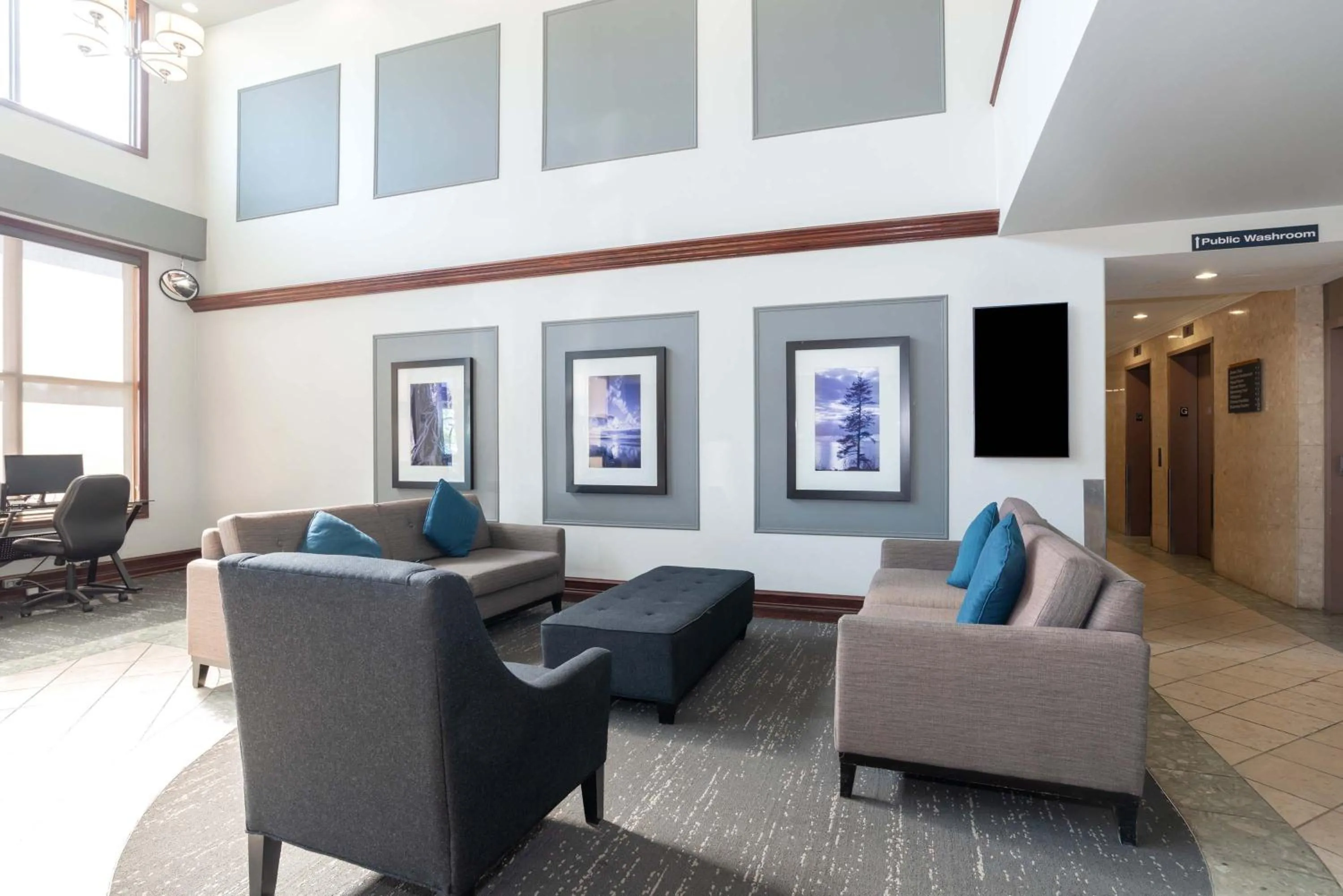 Lobby or reception in Sandman Hotel Saskatoon