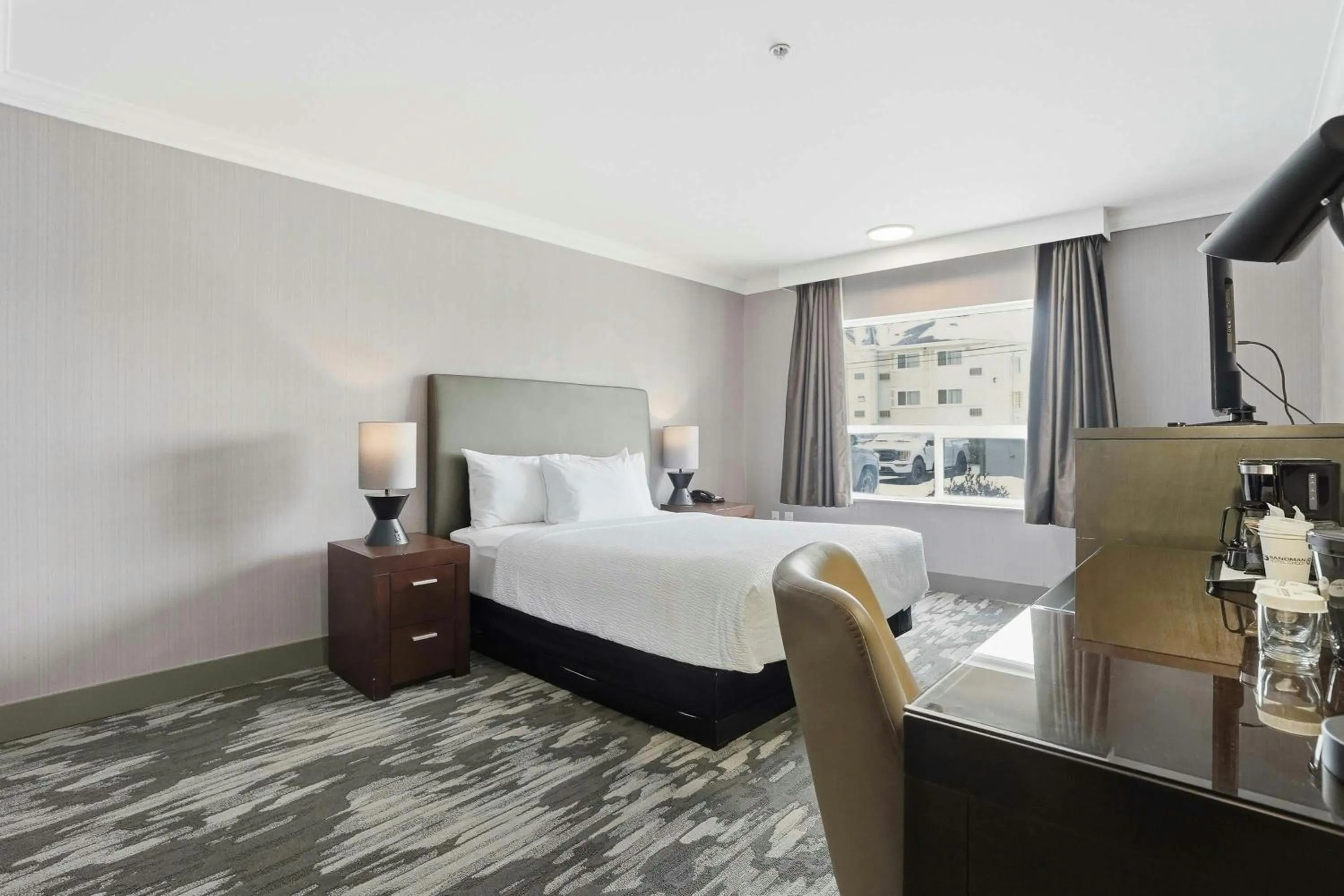 Photo of the whole room, Bed in Sandman Hotel Saskatoon