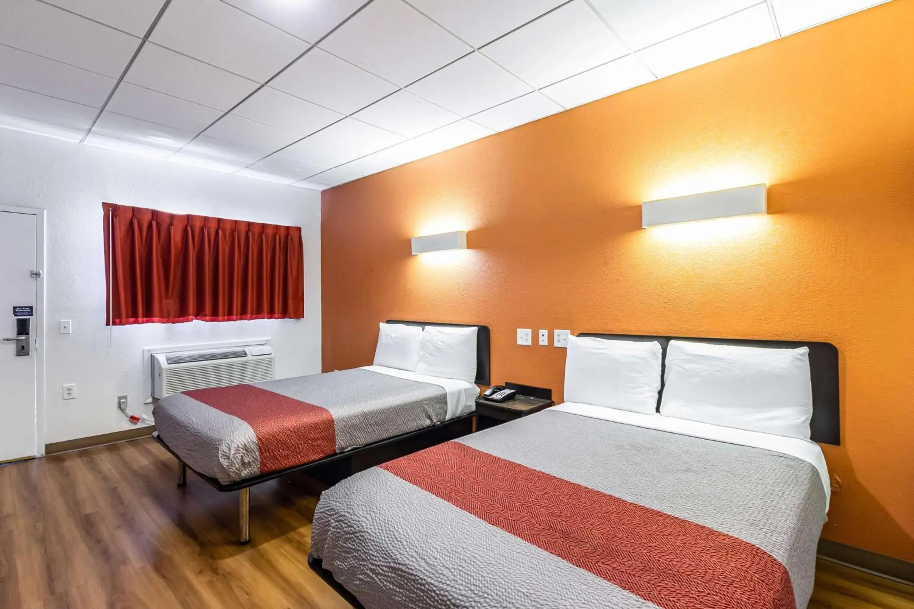 Bedroom in Motel 6 Elizabeth - Newark Liberty International Airport Bedroom in Motel 6 Elizabeth - Newark Liberty International Airport