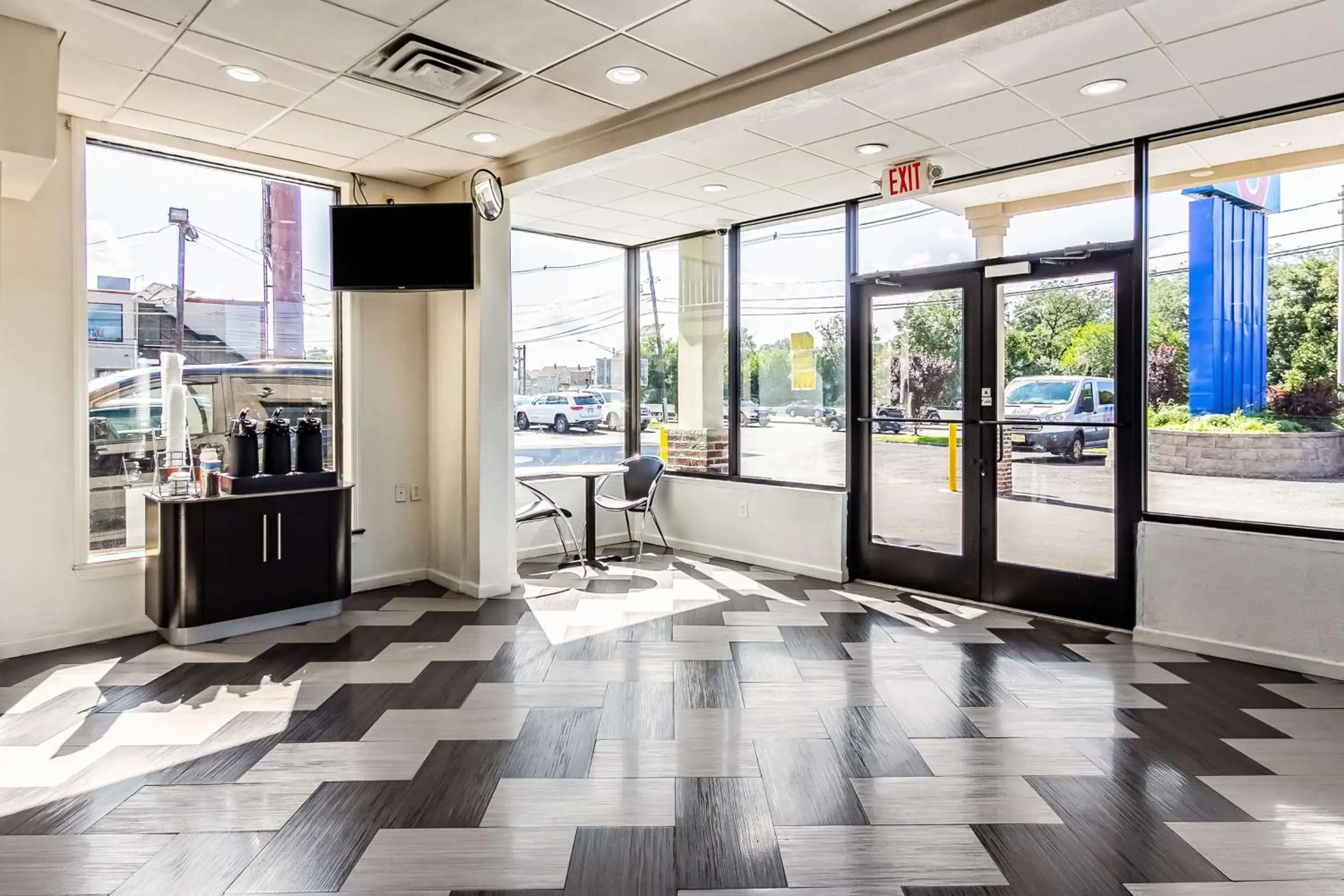 Facade/entrance in Motel 6 Elizabeth - Newark Liberty International Airport Facade/entrance in Motel 6 Elizabeth - Newark Liberty International Airport