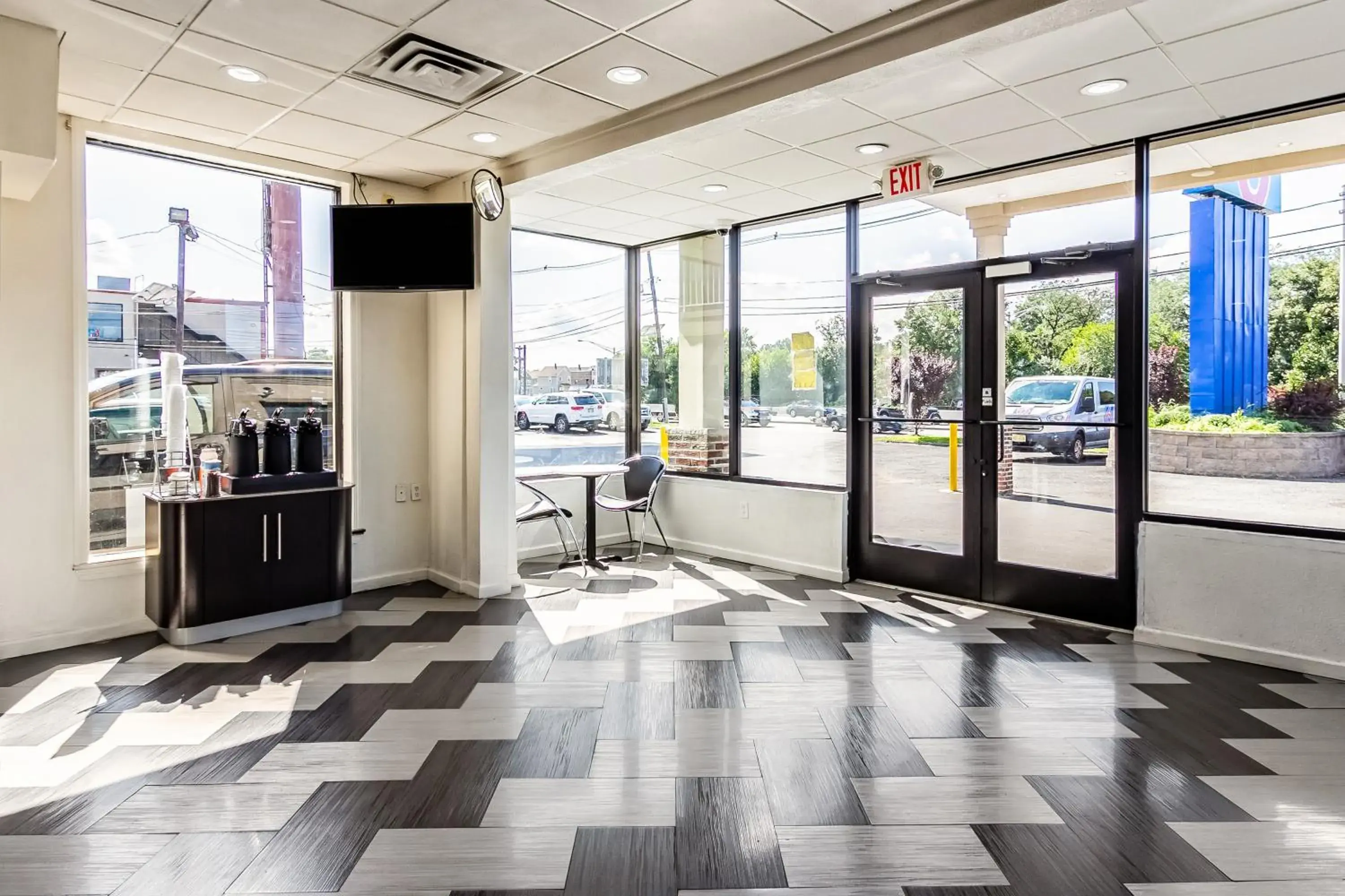Lobby or reception in Motel 6 Elizabeth - Newark Liberty International Airport Lobby or reception in Motel 6 Elizabeth - Newark Liberty International Airport