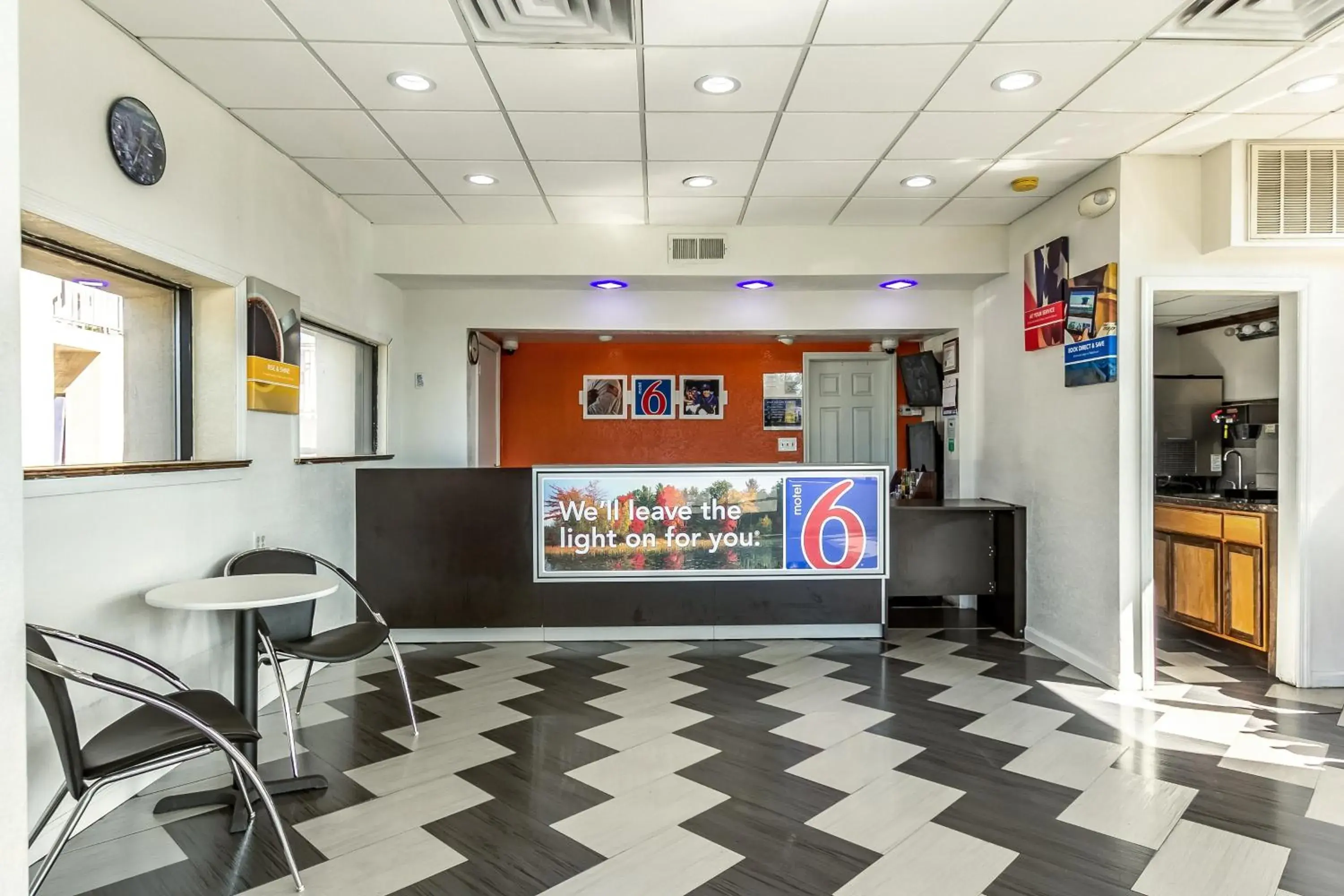 Lobby or reception, Lobby/Reception in Motel 6 Elizabeth - Newark Liberty International Airport Lobby or reception, Lobby/Reception in Motel 6 Elizabeth - Newark Liberty International Airport