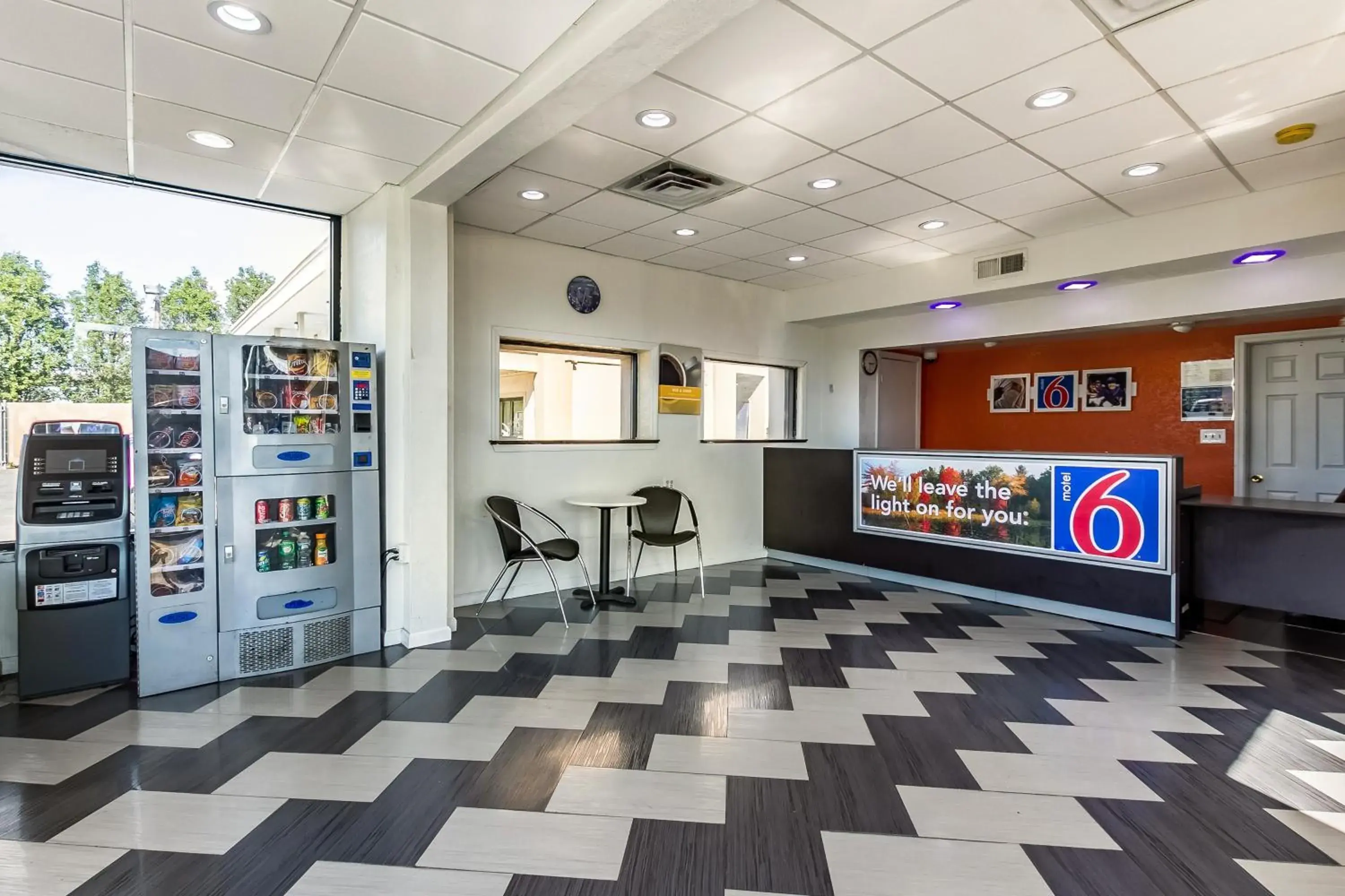 Lobby or reception in Motel 6 Elizabeth - Newark Liberty International Airport Lobby or reception in Motel 6 Elizabeth - Newark Liberty International Airport