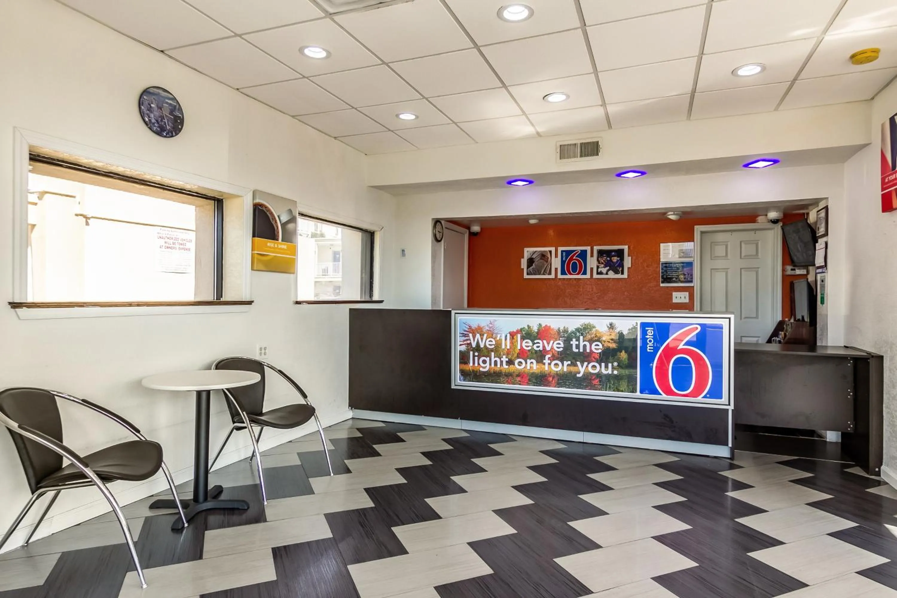 Lobby or reception, Lobby/Reception in Motel 6 Elizabeth - Newark Liberty International Airport