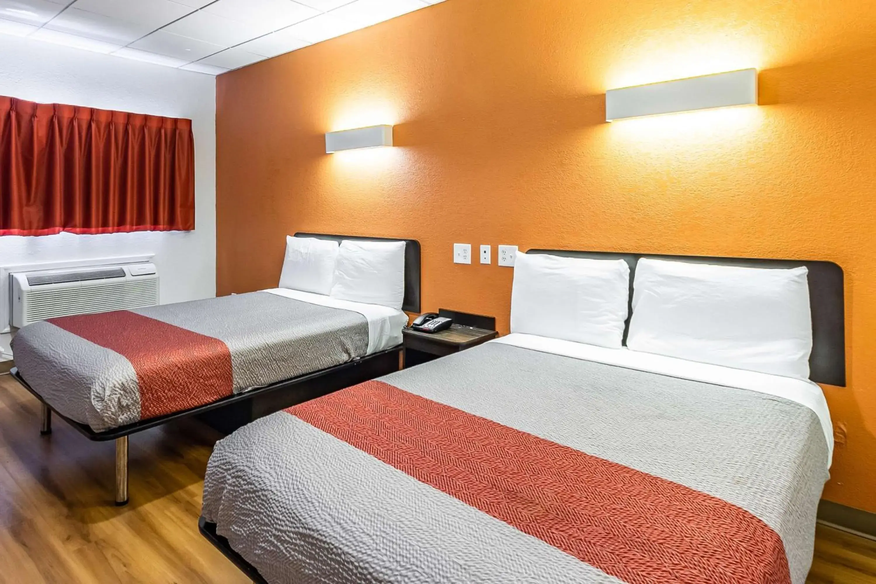 Bedroom in Motel 6 Elizabeth - Newark Liberty International Airport Bedroom in Motel 6 Elizabeth - Newark Liberty International Airport