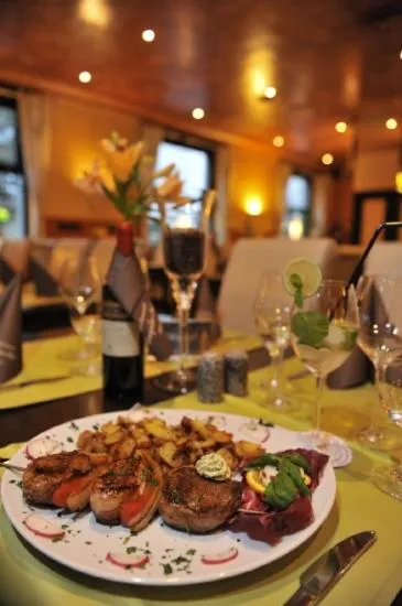 Restaurant/places to eat in Hotel Bergischer Hof