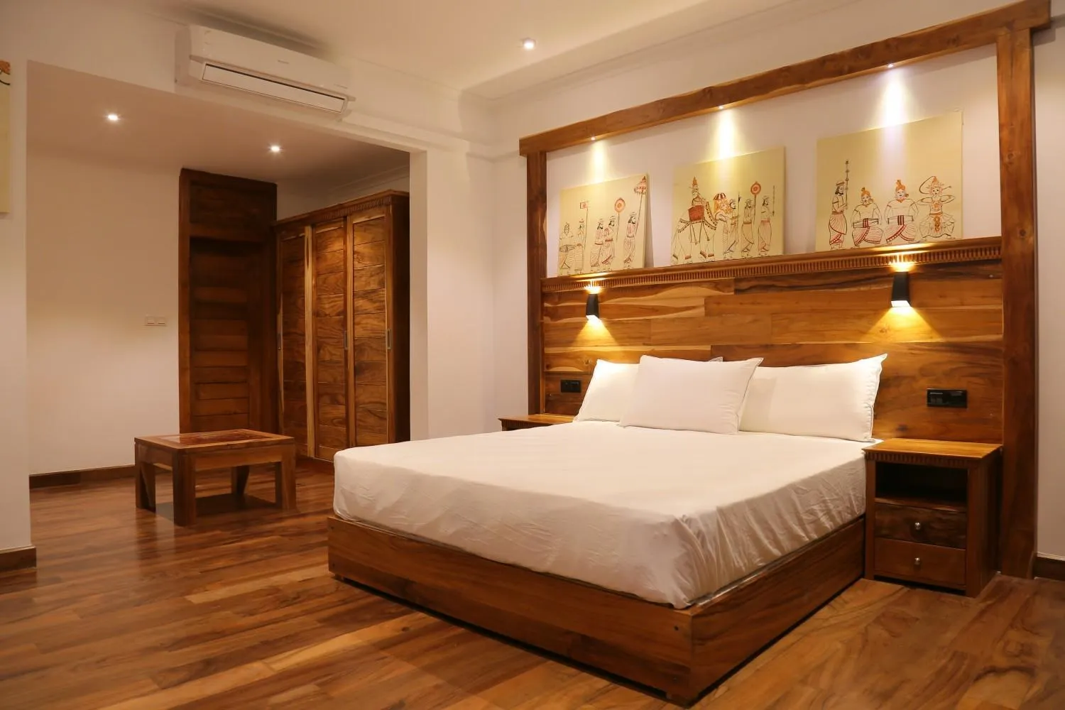 Bedroom, Bed in Lakewood Residence