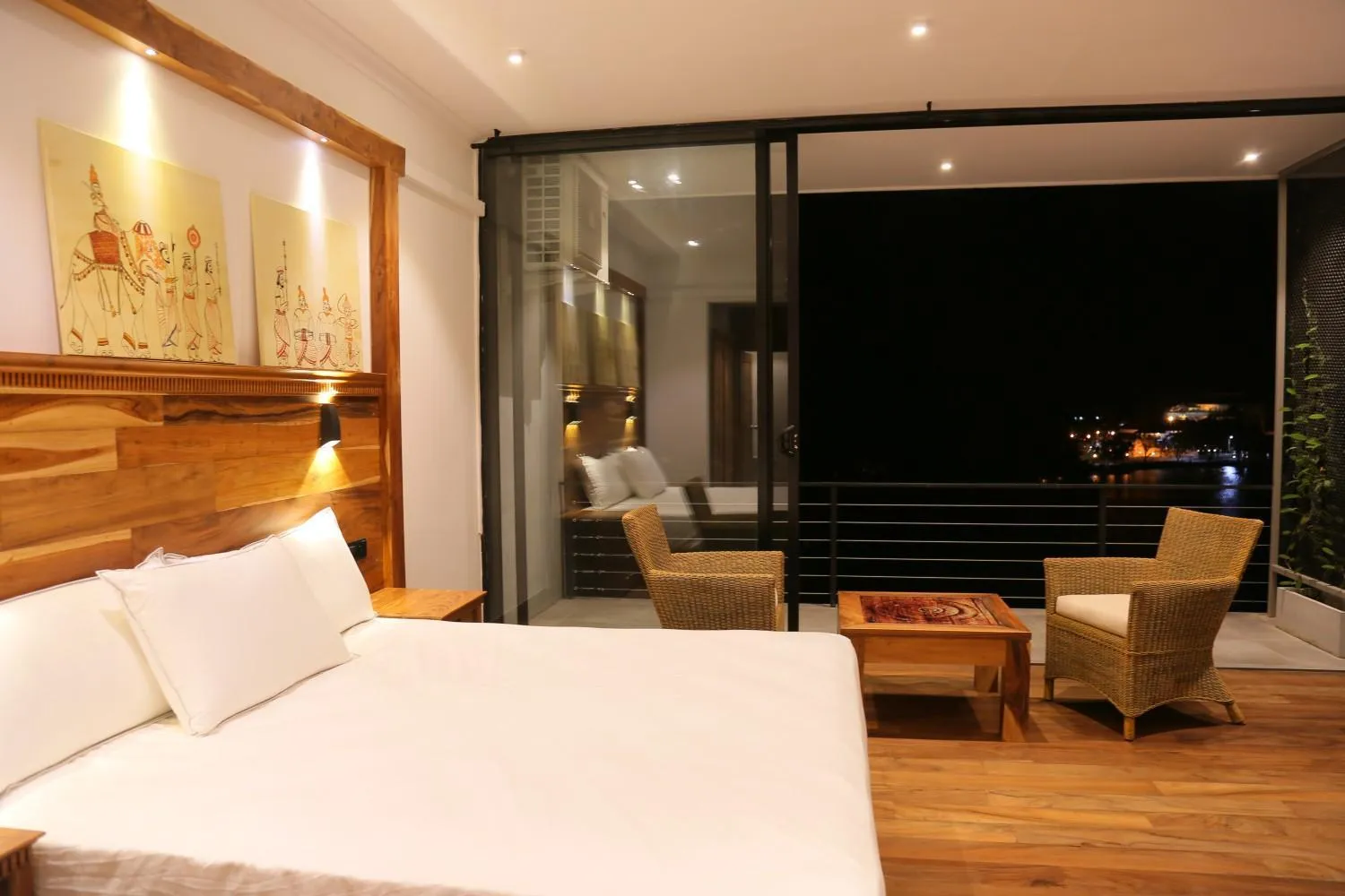 Bedroom, Bed in Lakewood Residence