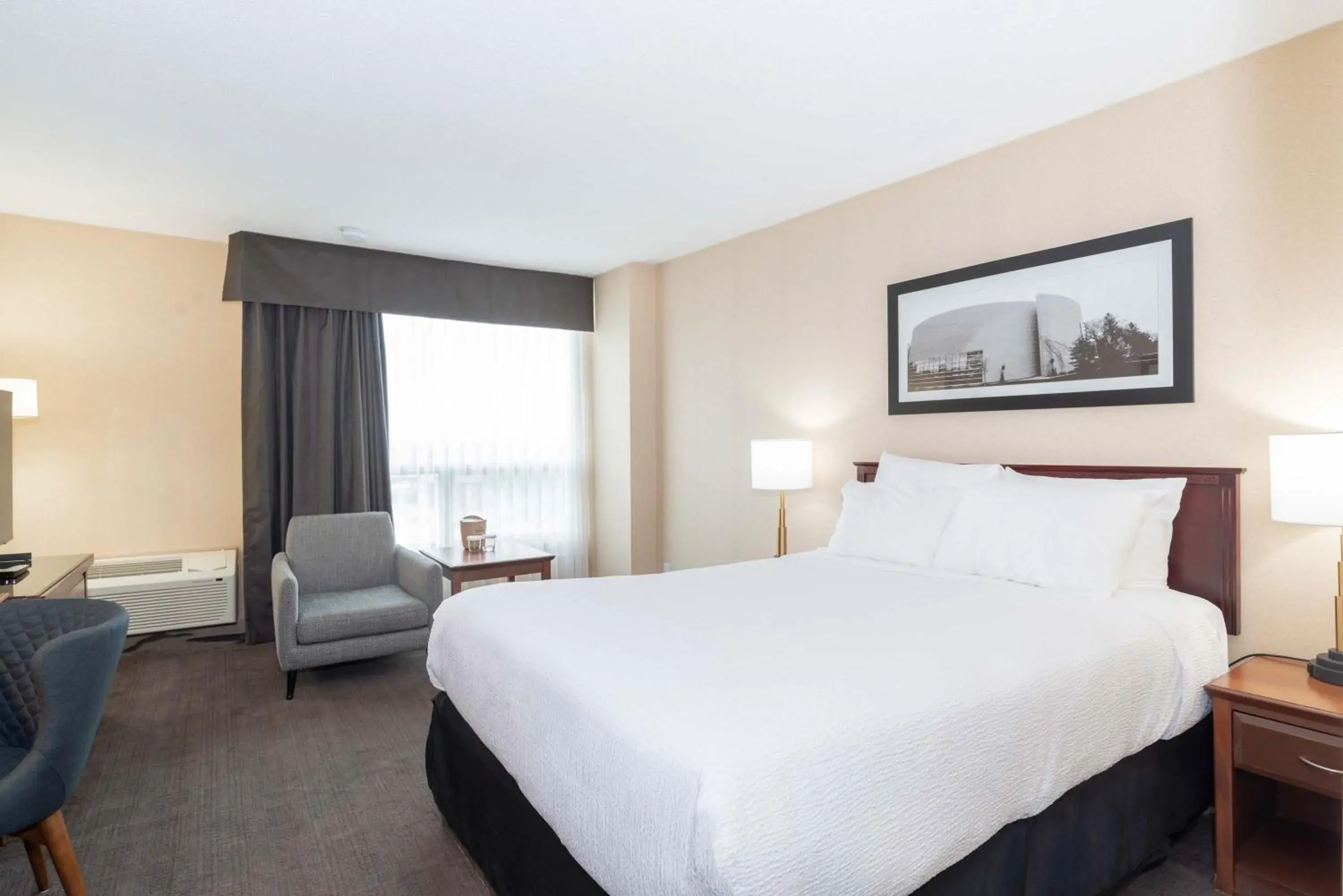 Photo of the whole room, Bed in Sandman Hotel Lethbridge Photo of the whole room, Bed in Sandman Hotel Lethbridge