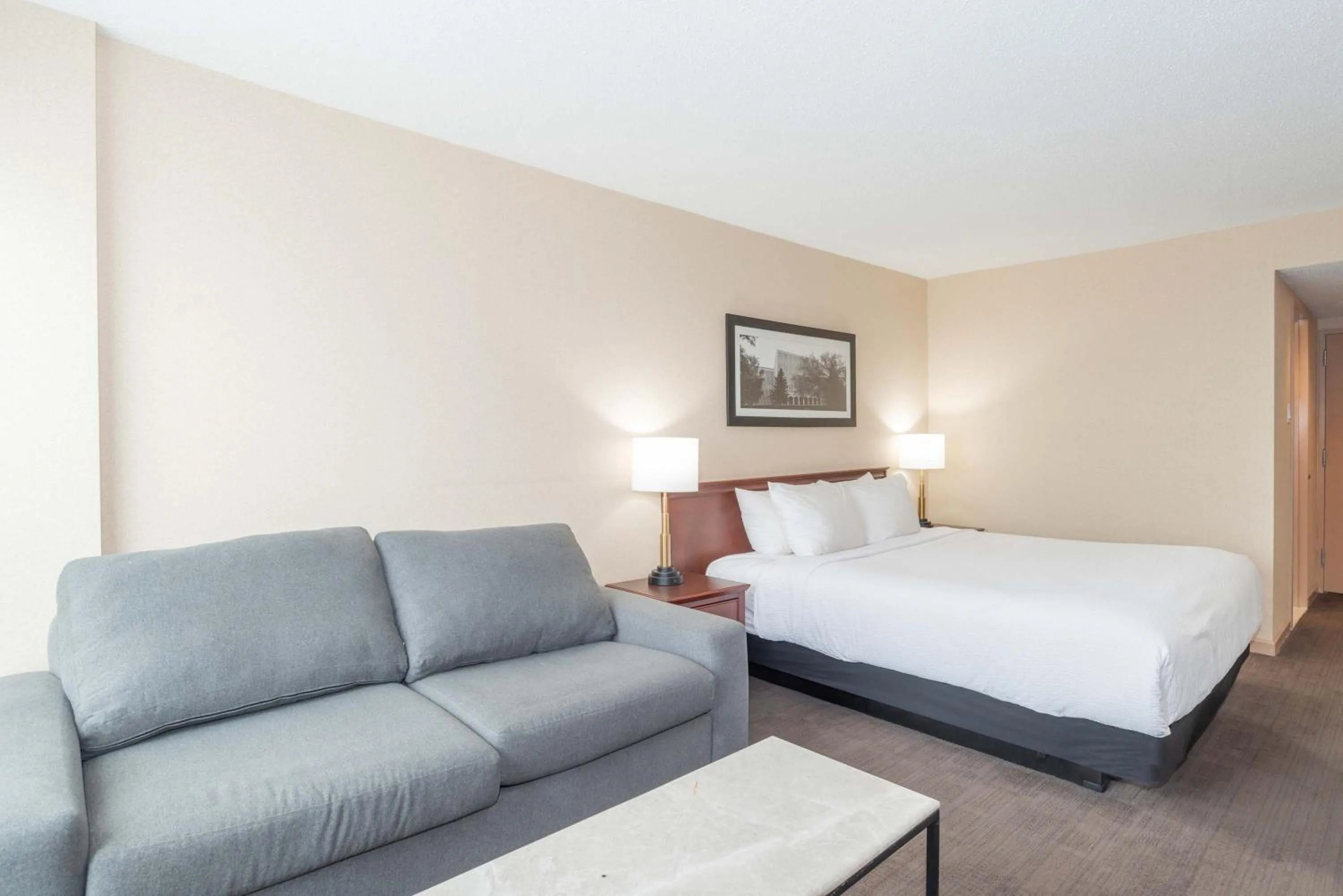 Photo of the whole room, Bed in Sandman Hotel Lethbridge