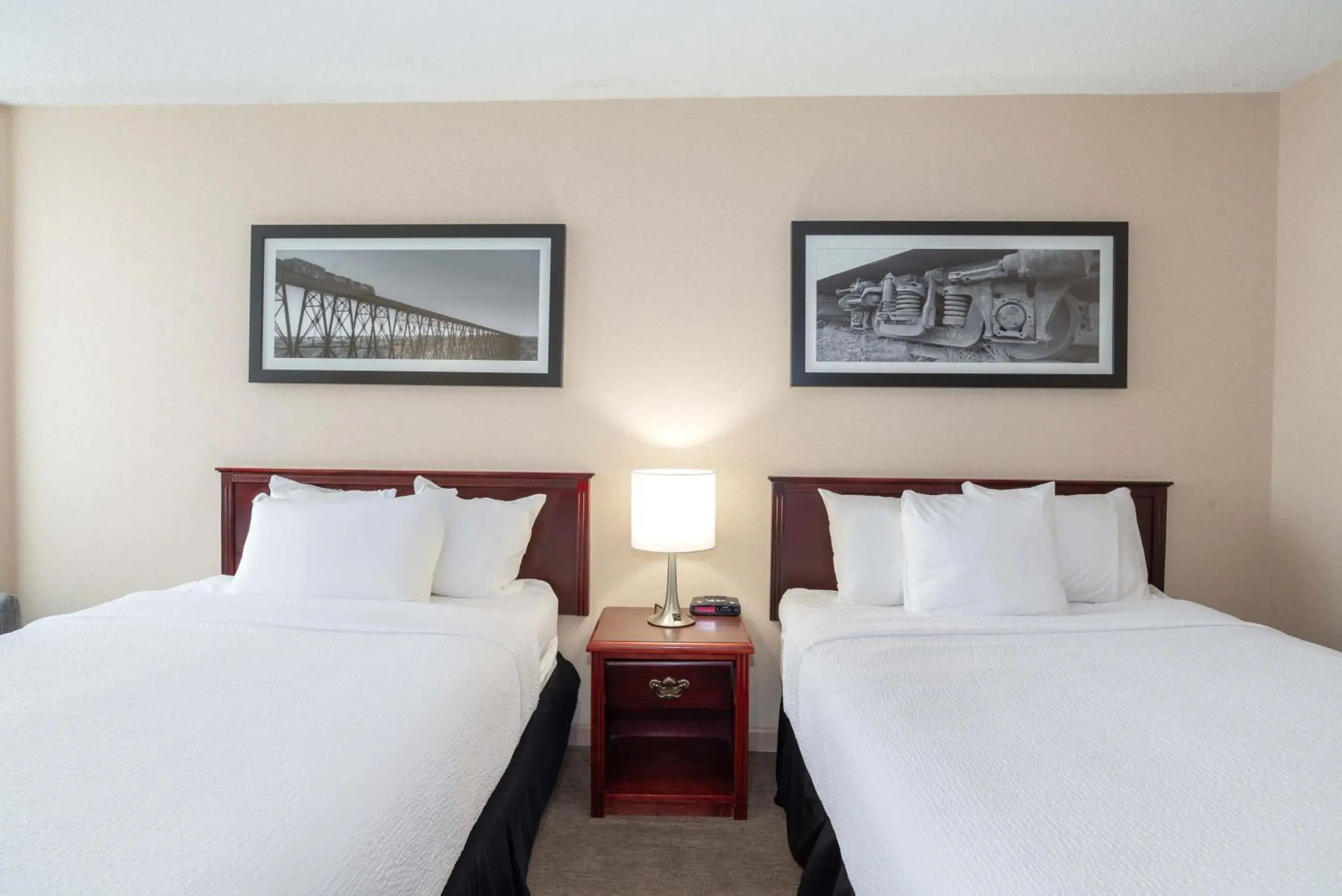 Photo of the whole room, Bed in Sandman Hotel Lethbridge Photo of the whole room, Bed in Sandman Hotel Lethbridge