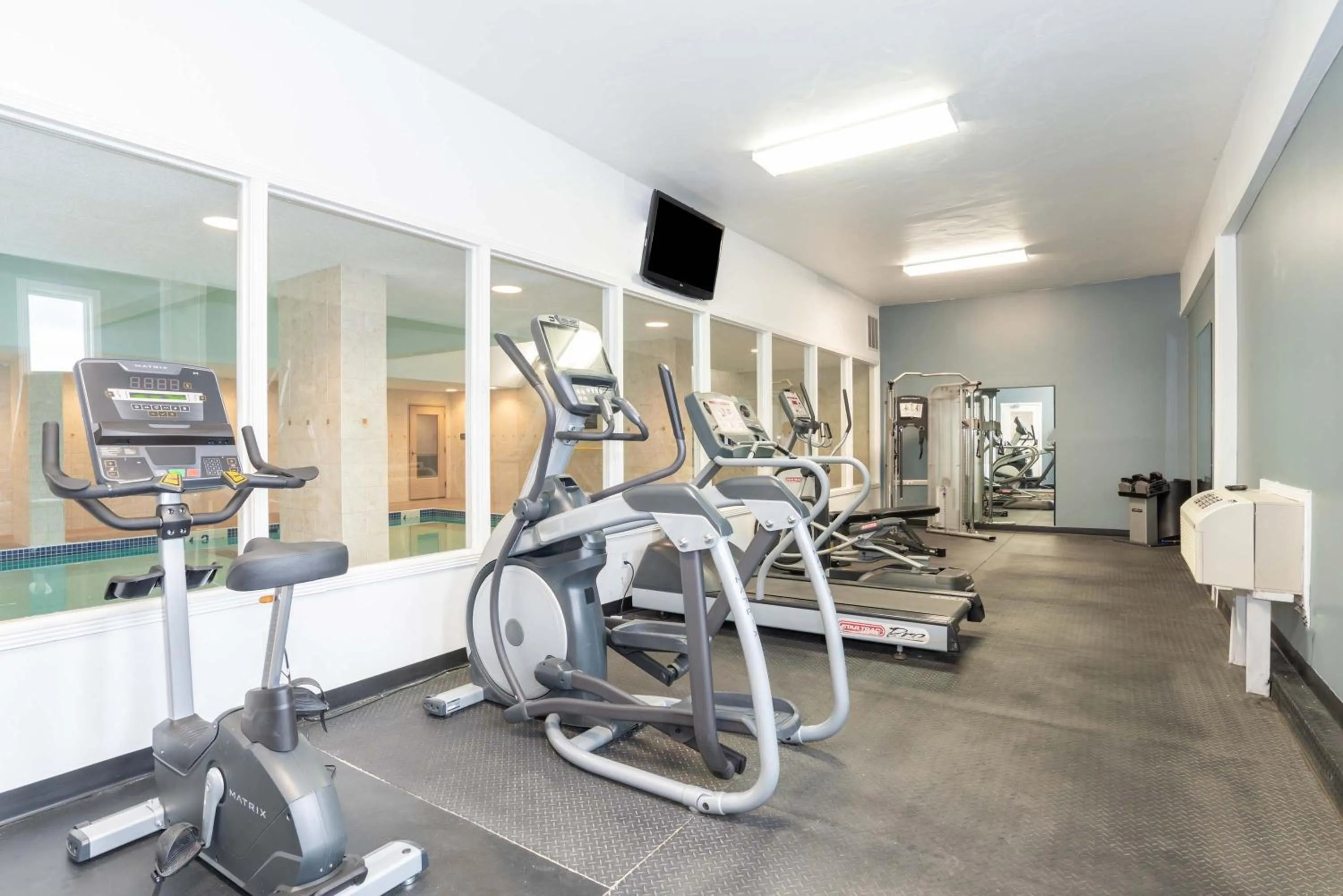 Fitness centre/facilities in Sandman Hotel Lethbridge