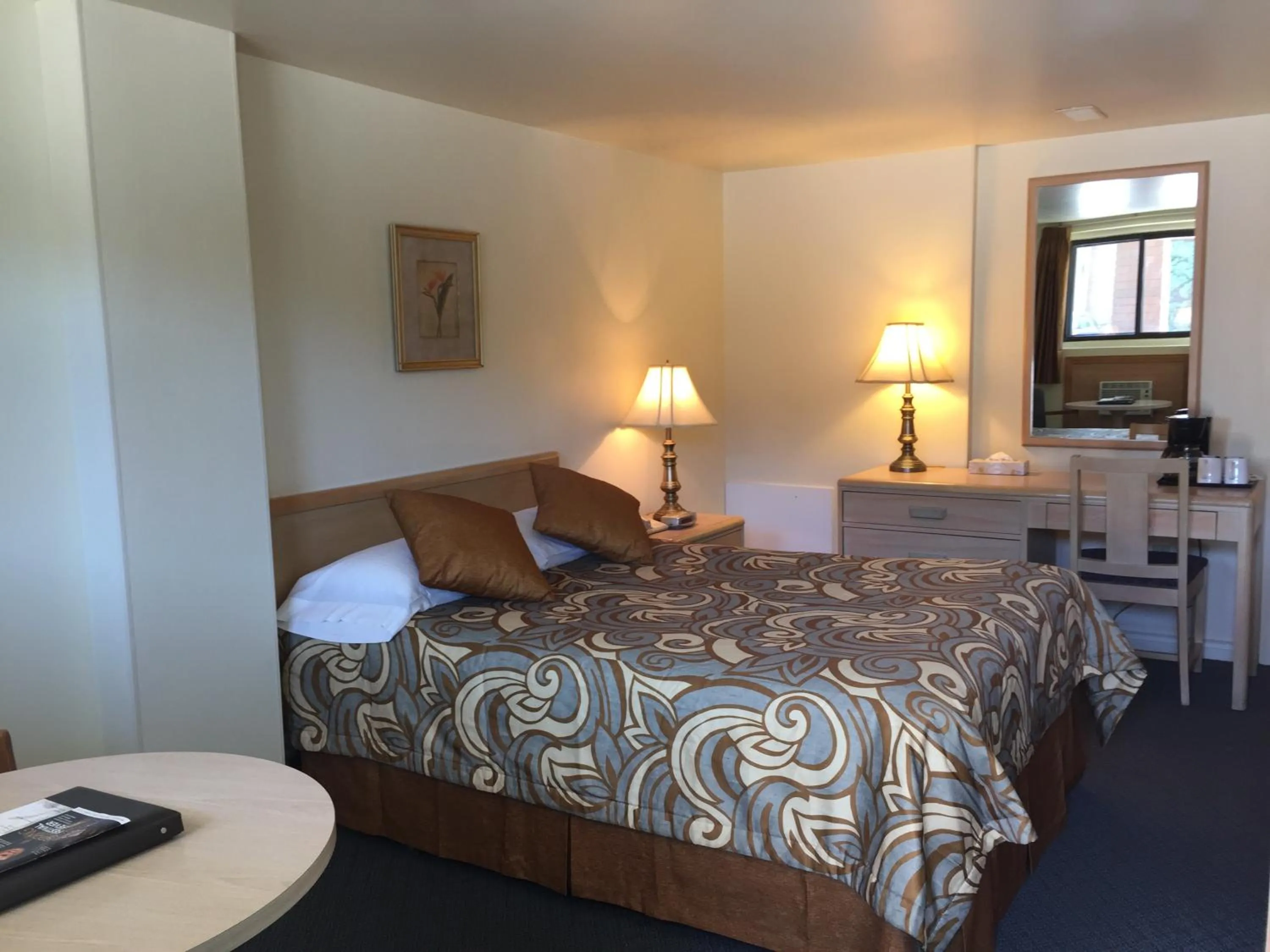 Bed in Motel Du Chevalier