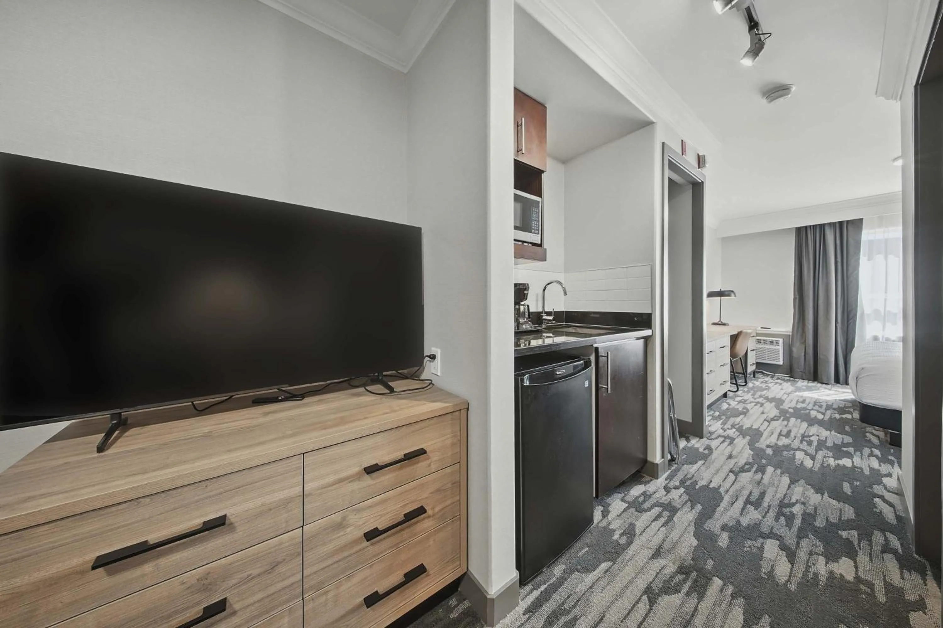 Kitchen or kitchenette in Sandman Hotel Red Deer