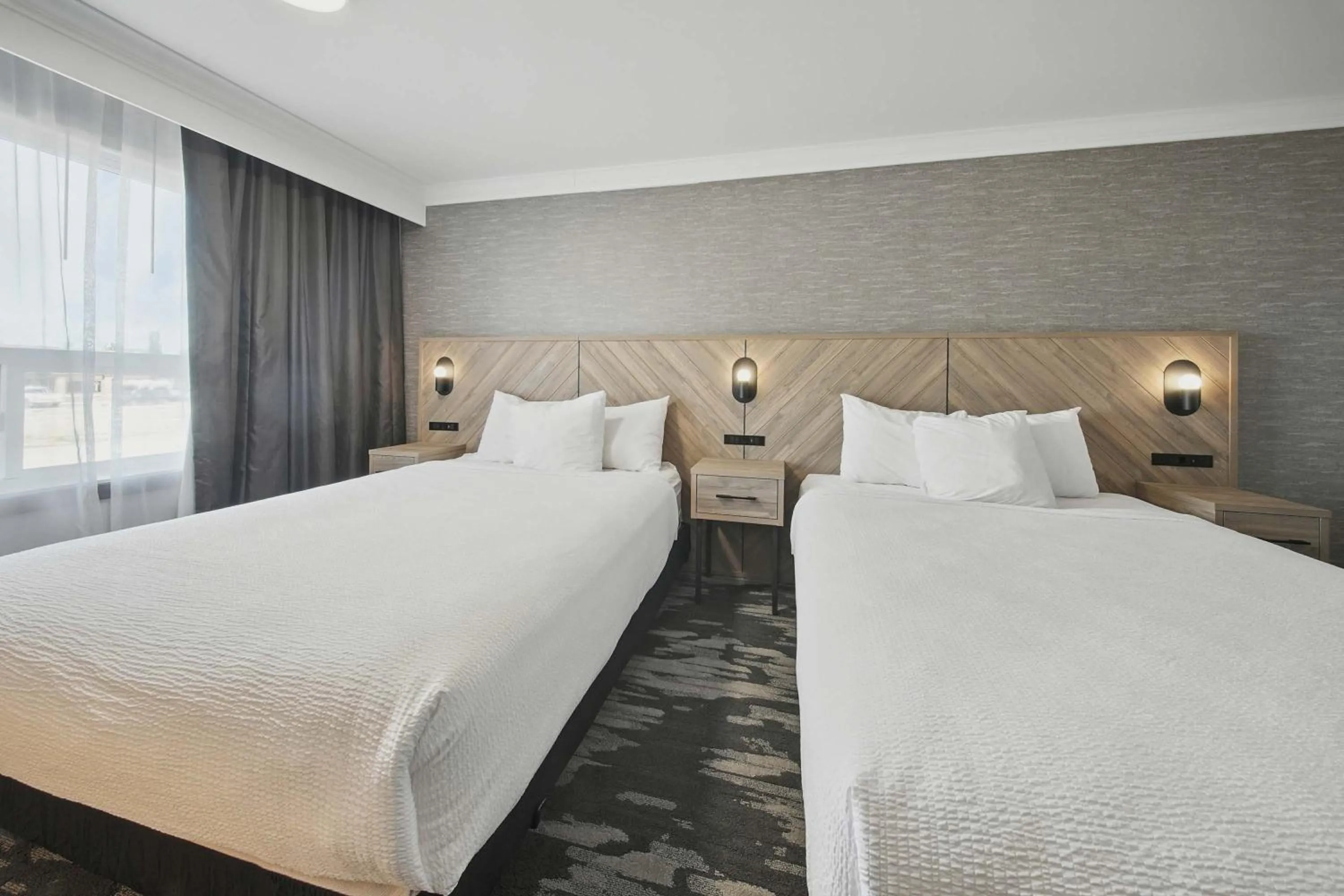 Photo of the whole room, Bed in Sandman Hotel Red Deer