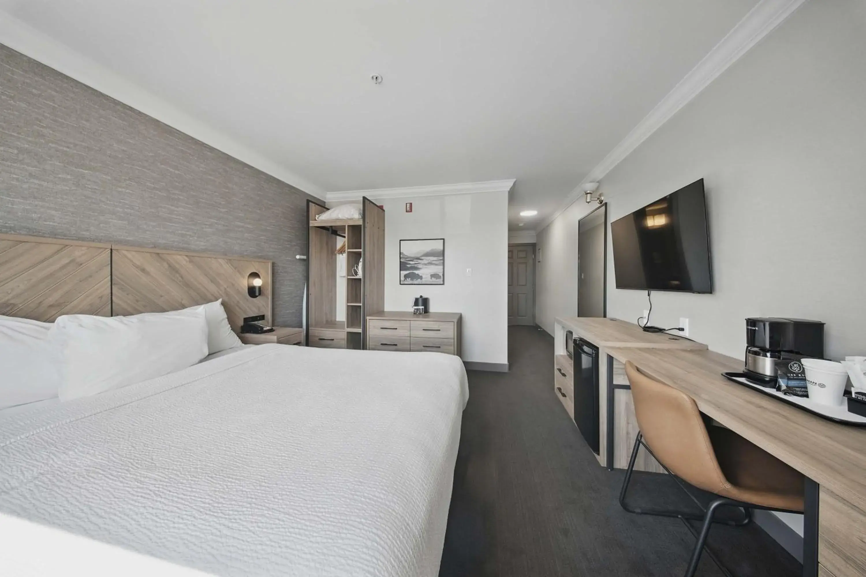 Photo of the whole room, Bed in Sandman Hotel Red Deer Photo of the whole room, Bed in Sandman Hotel Red Deer