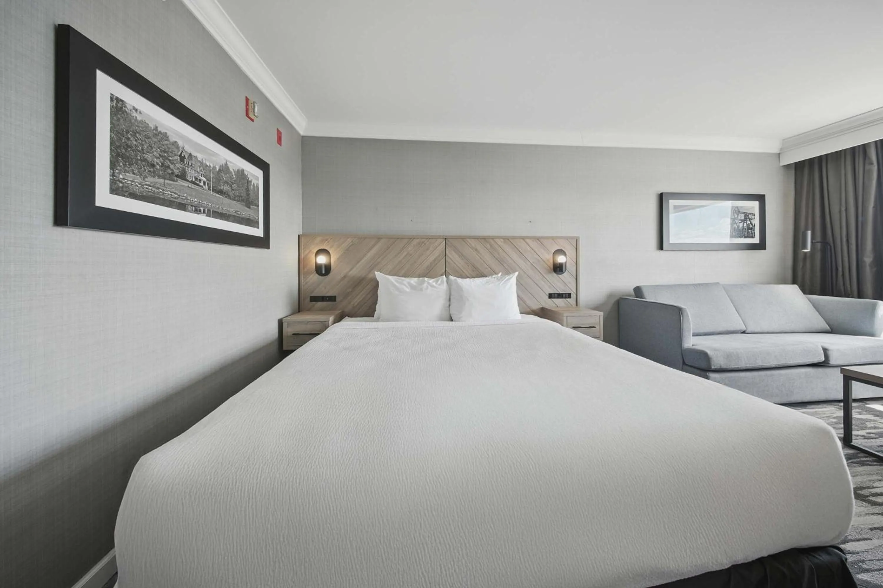 Photo of the whole room, Bed in Sandman Hotel Red Deer